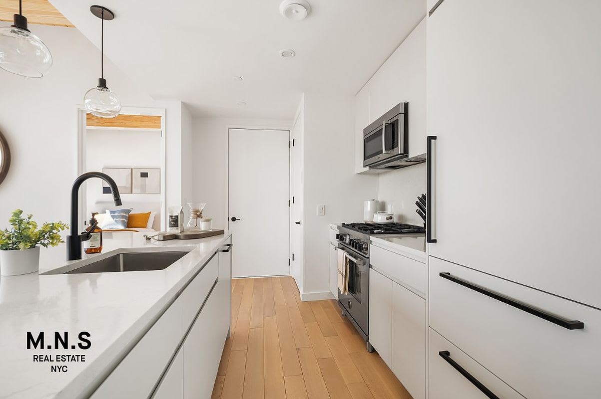 Metropolitan Suite | Williamsburg | Penthouse w/ Private Balcony & Gym photo 6