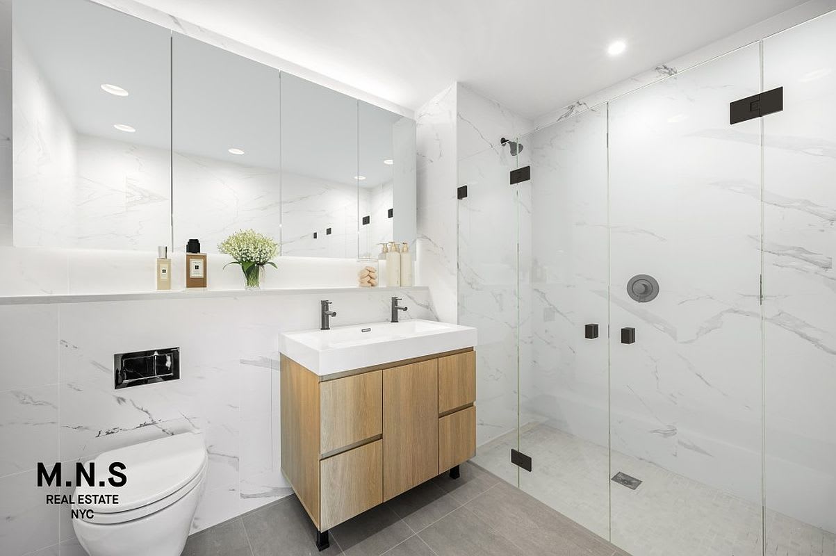 Metropolitan Suite | Williamsburg | Penthouse w/ Private Balcony & Gym photo 8