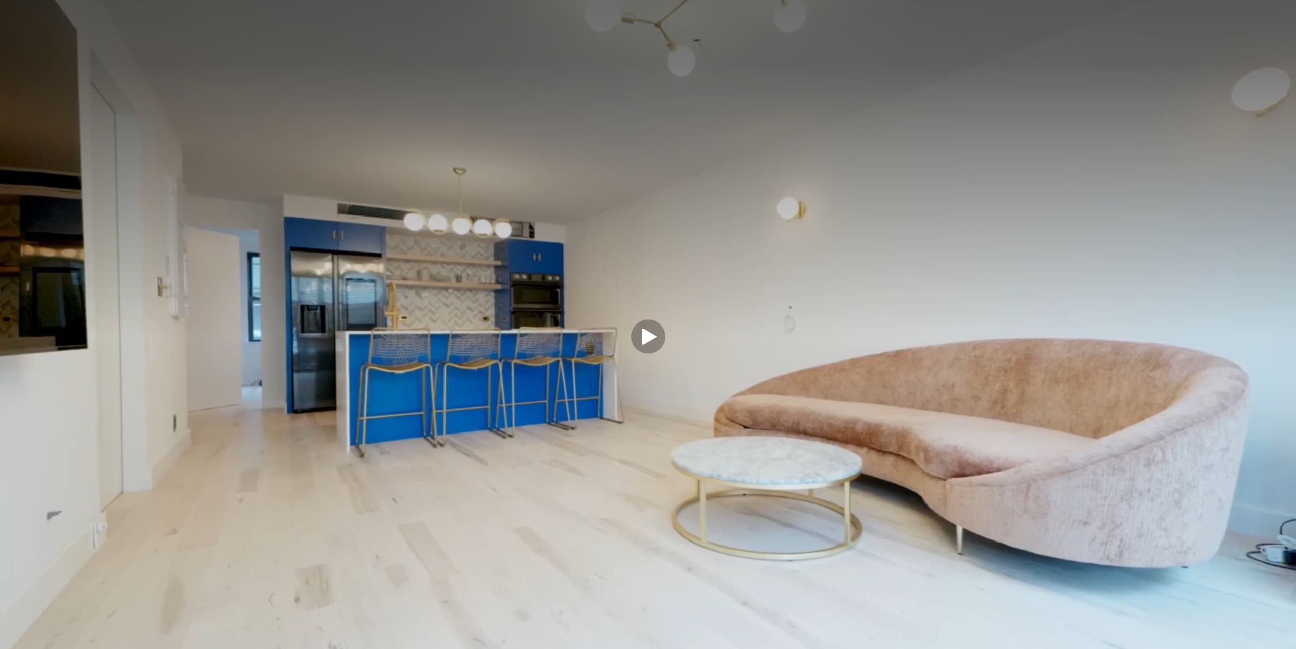 Williams Grove | Williamsburg | Designer Apartment with Hot Tub & Backyard photo 6