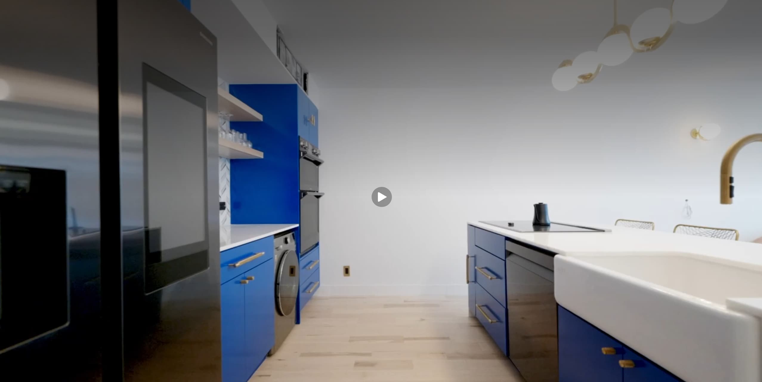 Williams Grove | Williamsburg | Designer Apartment with Hot Tub & Backyard photo 4