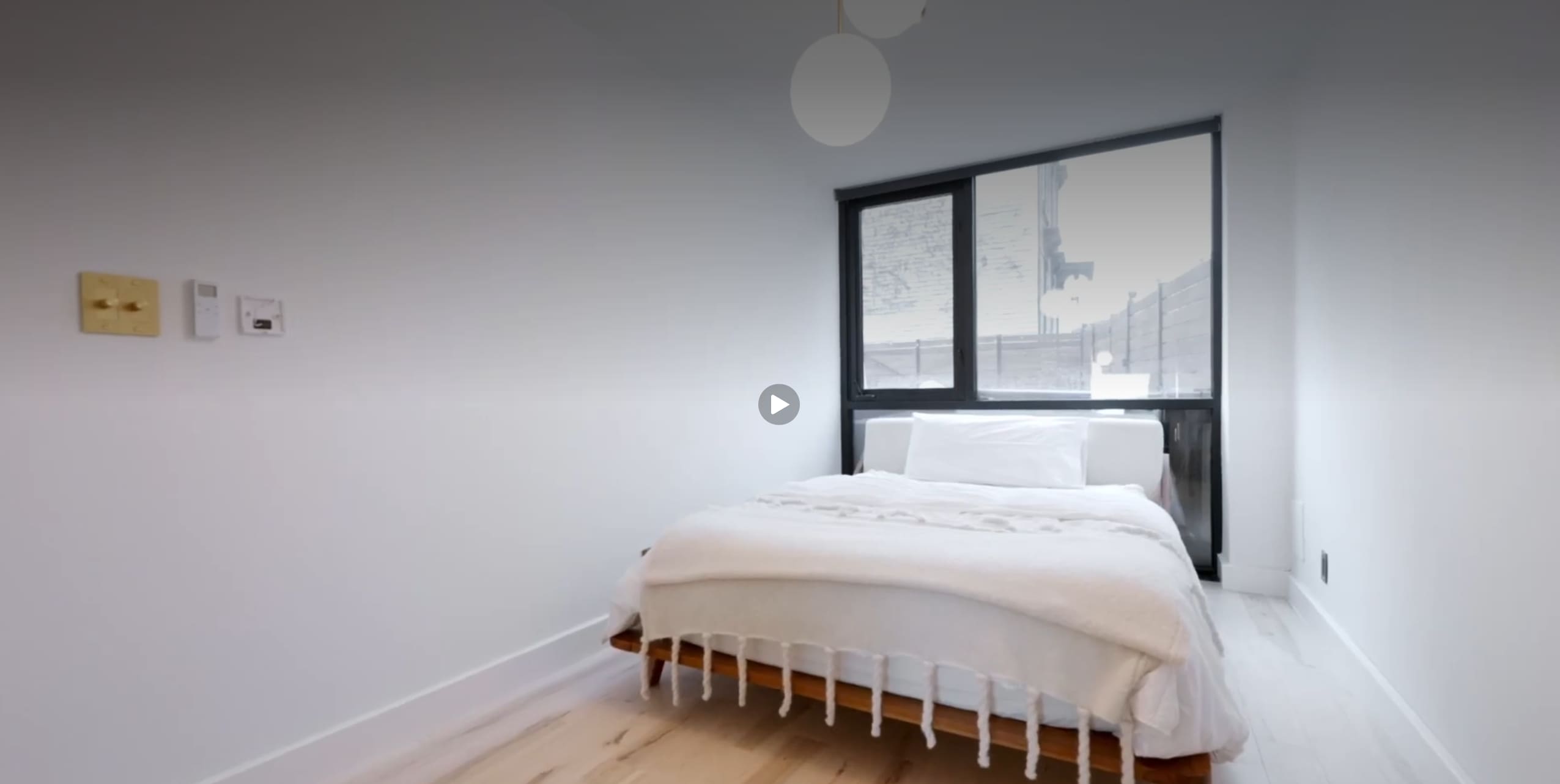 Williams Grove | Williamsburg | Designer Apartment with Hot Tub & Backyard photo 3