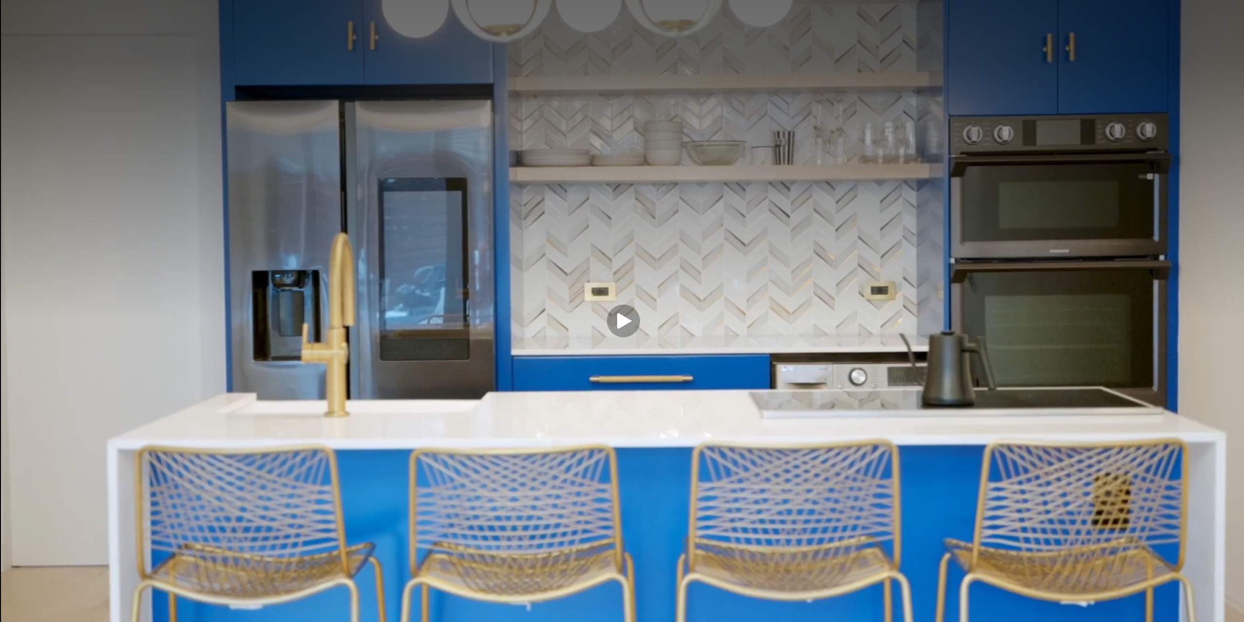 Williams Grove | Williamsburg | Designer Apartment with Hot Tub & Backyard photo 8