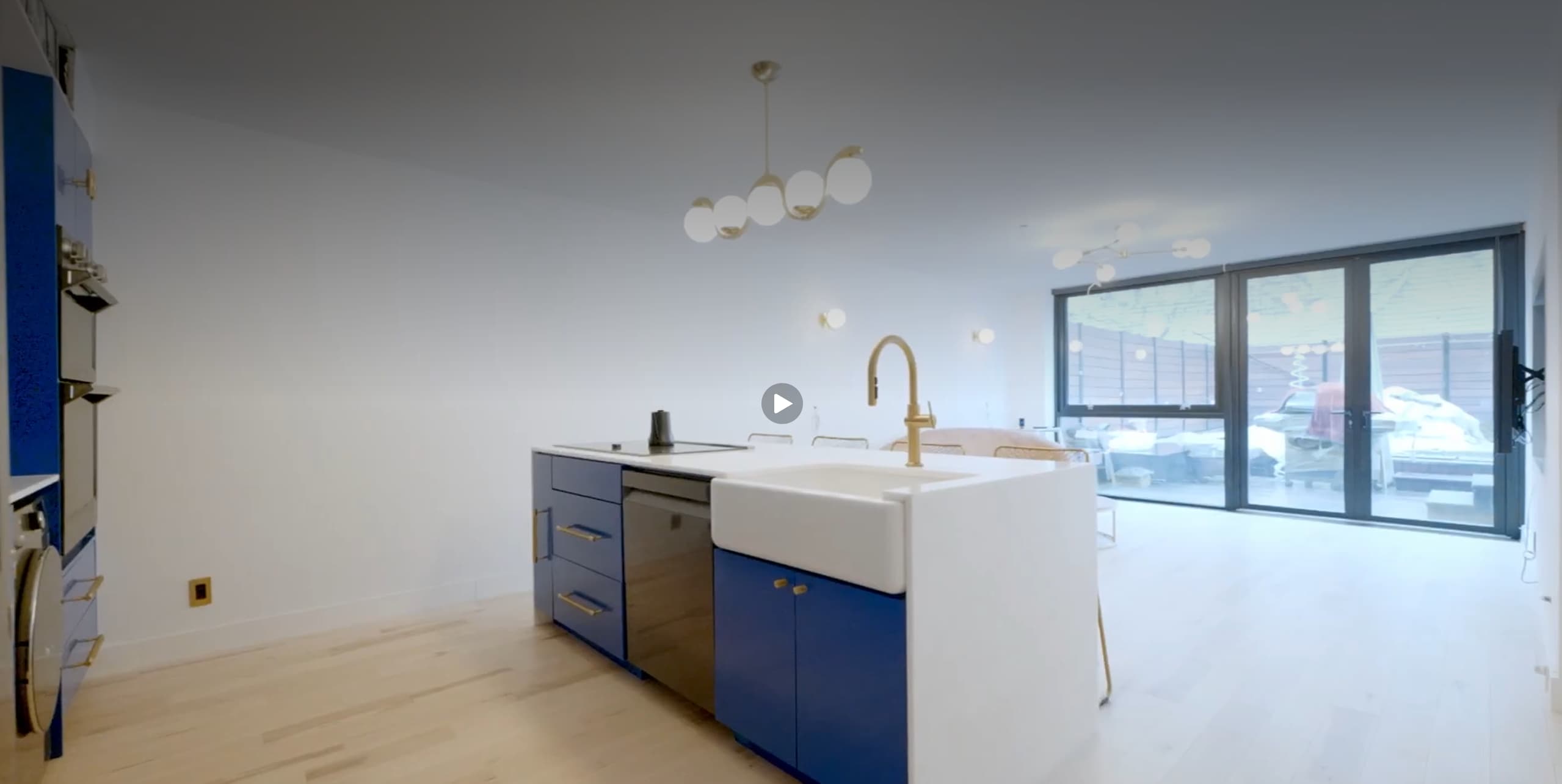 Williams Grove | Williamsburg | Designer Apartment with Hot Tub & Backyard photo 9