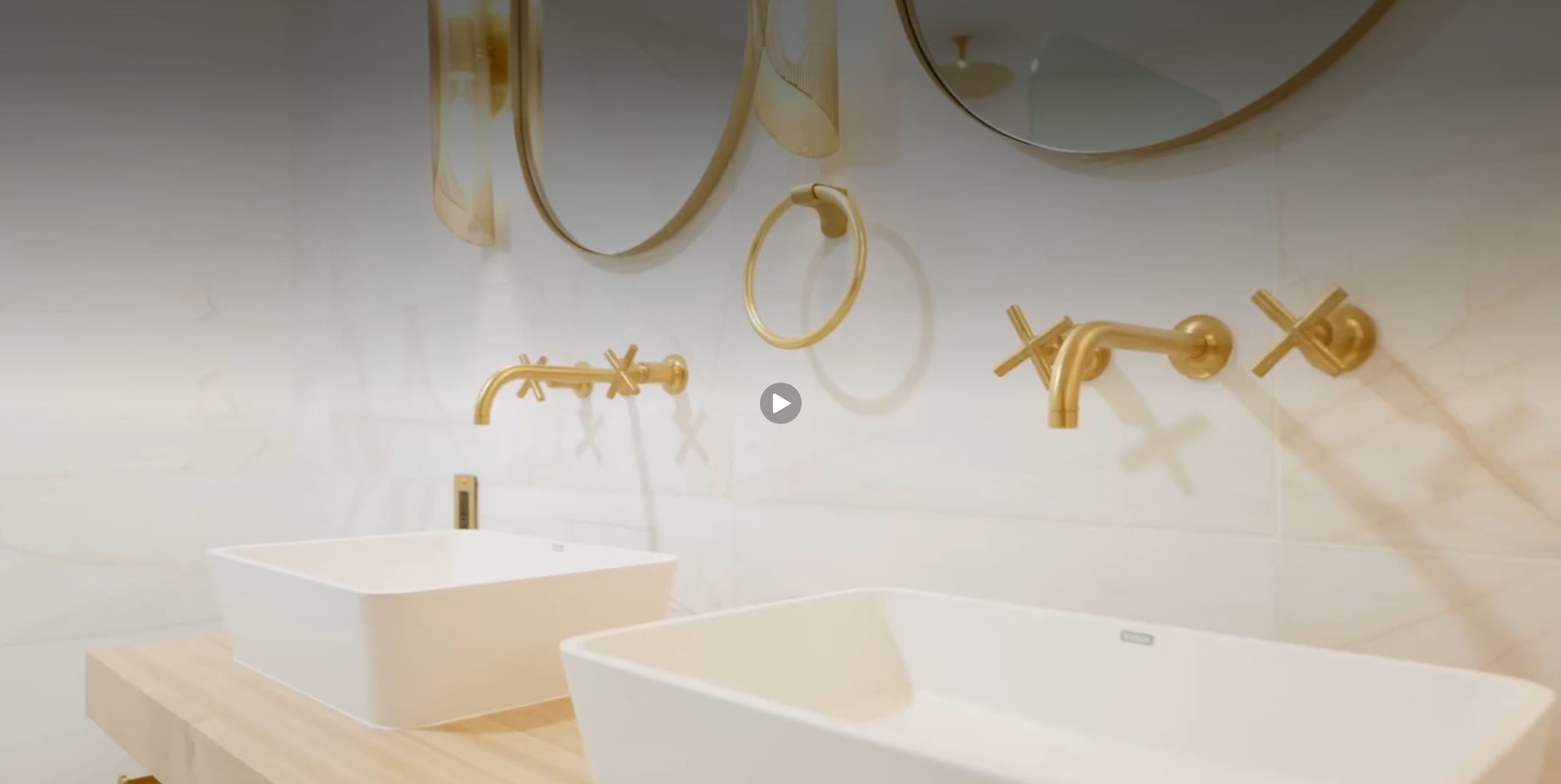 Williams Grove | Williamsburg | Designer Apartment with Hot Tub & Backyard photo 12