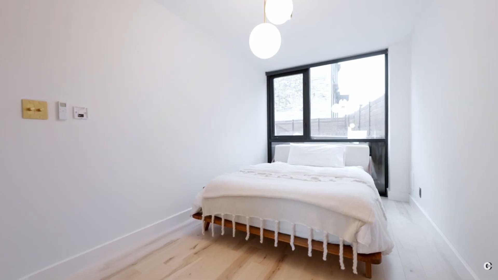Williams Grove | Williamsburg | Designer Apartment with Hot Tub & Backyard photo 8
