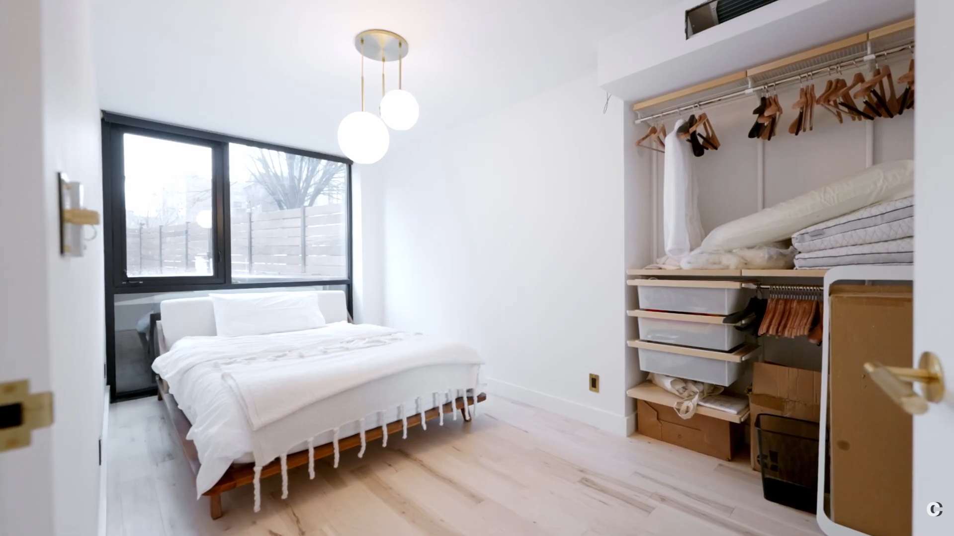 Williams Grove | Williamsburg | Designer Apartment with Hot Tub & Backyard photo 3