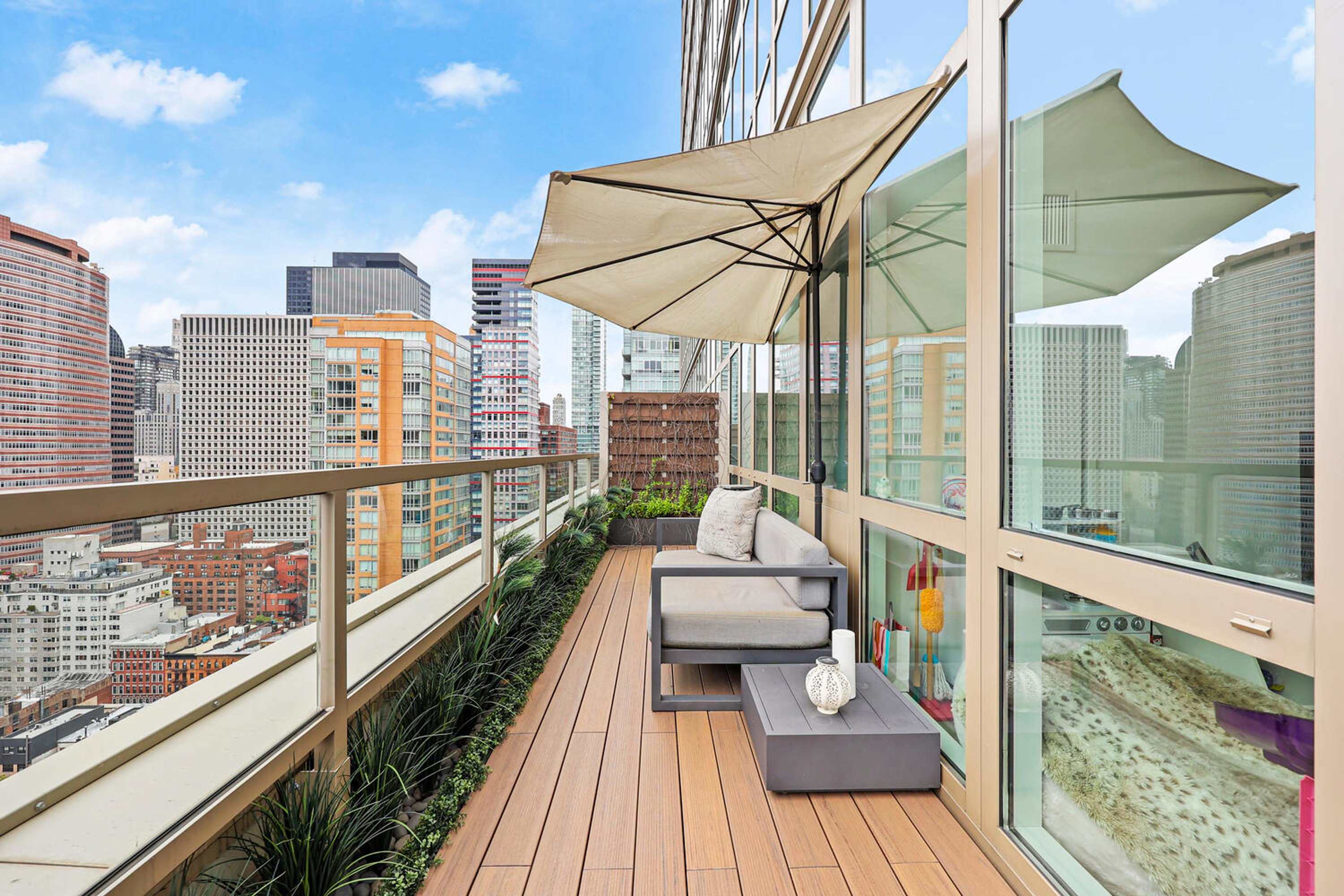 East Atelier | Turtle Bay | Upscale Loft with Private Terrace photo 3