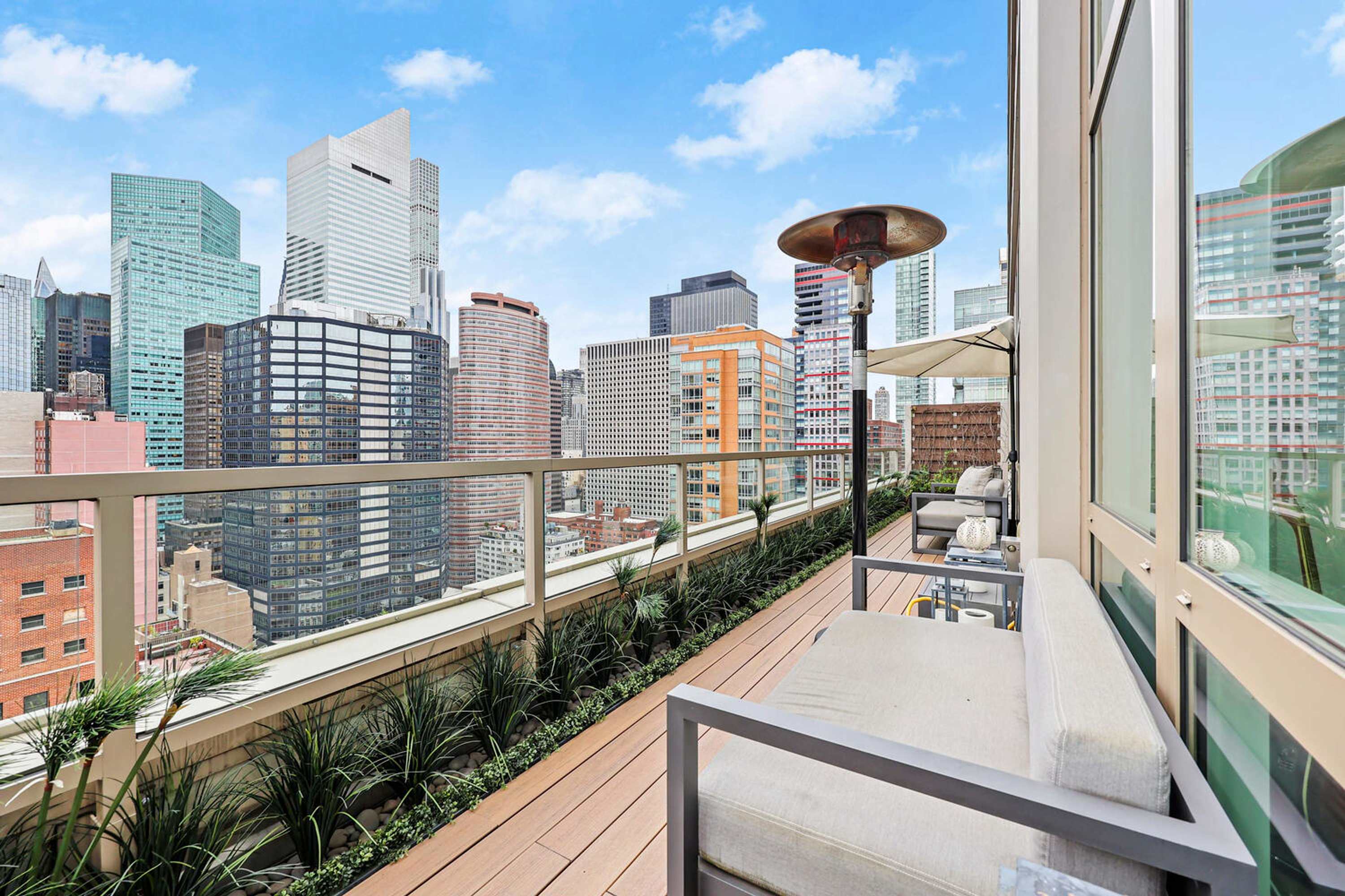 East Atelier | Turtle Bay | Upscale Loft with Private Terrace photo 28