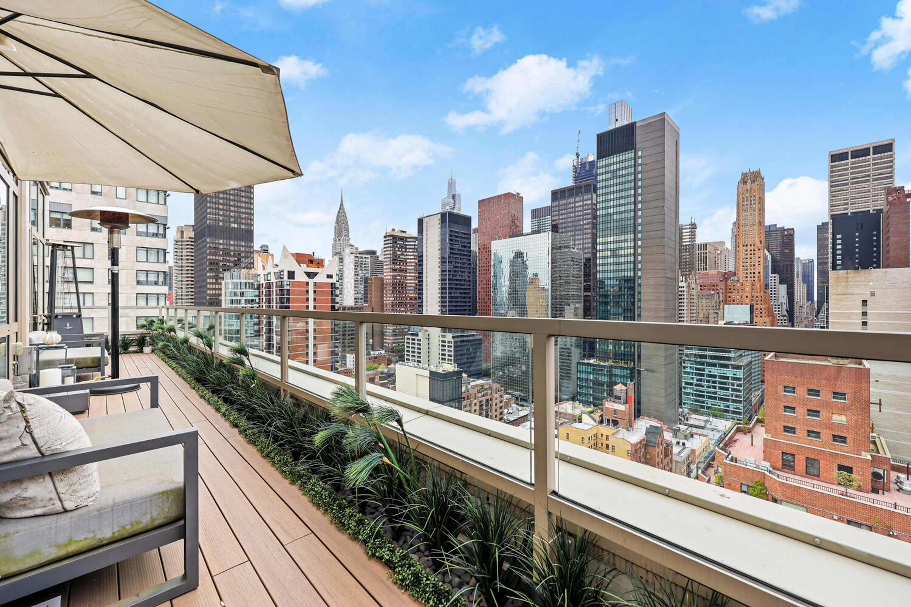 East Atelier | Turtle Bay | Upscale Loft with Private Terrace photo 29