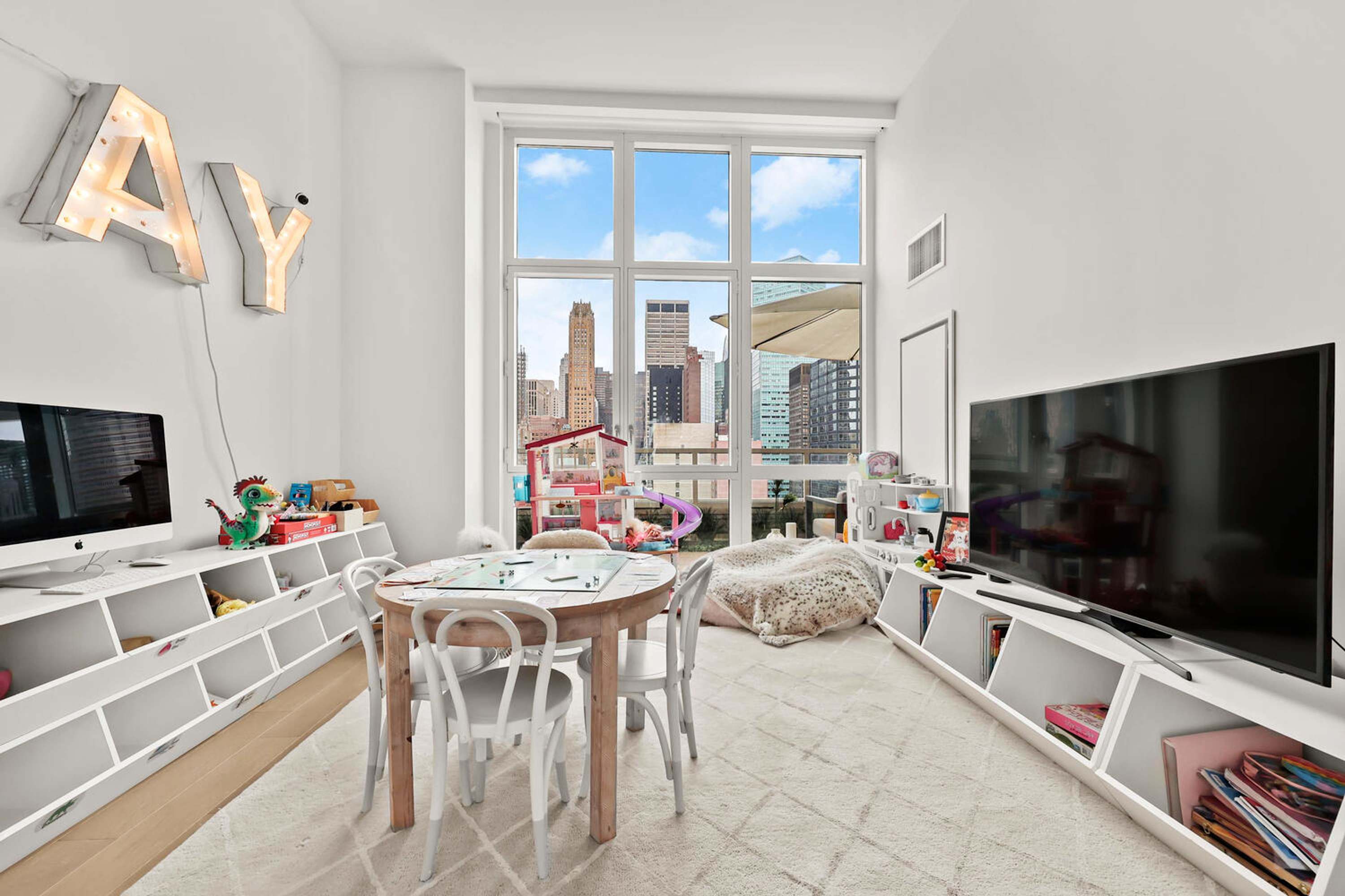 East Atelier | Turtle Bay | Upscale Loft with Private Terrace photo 25