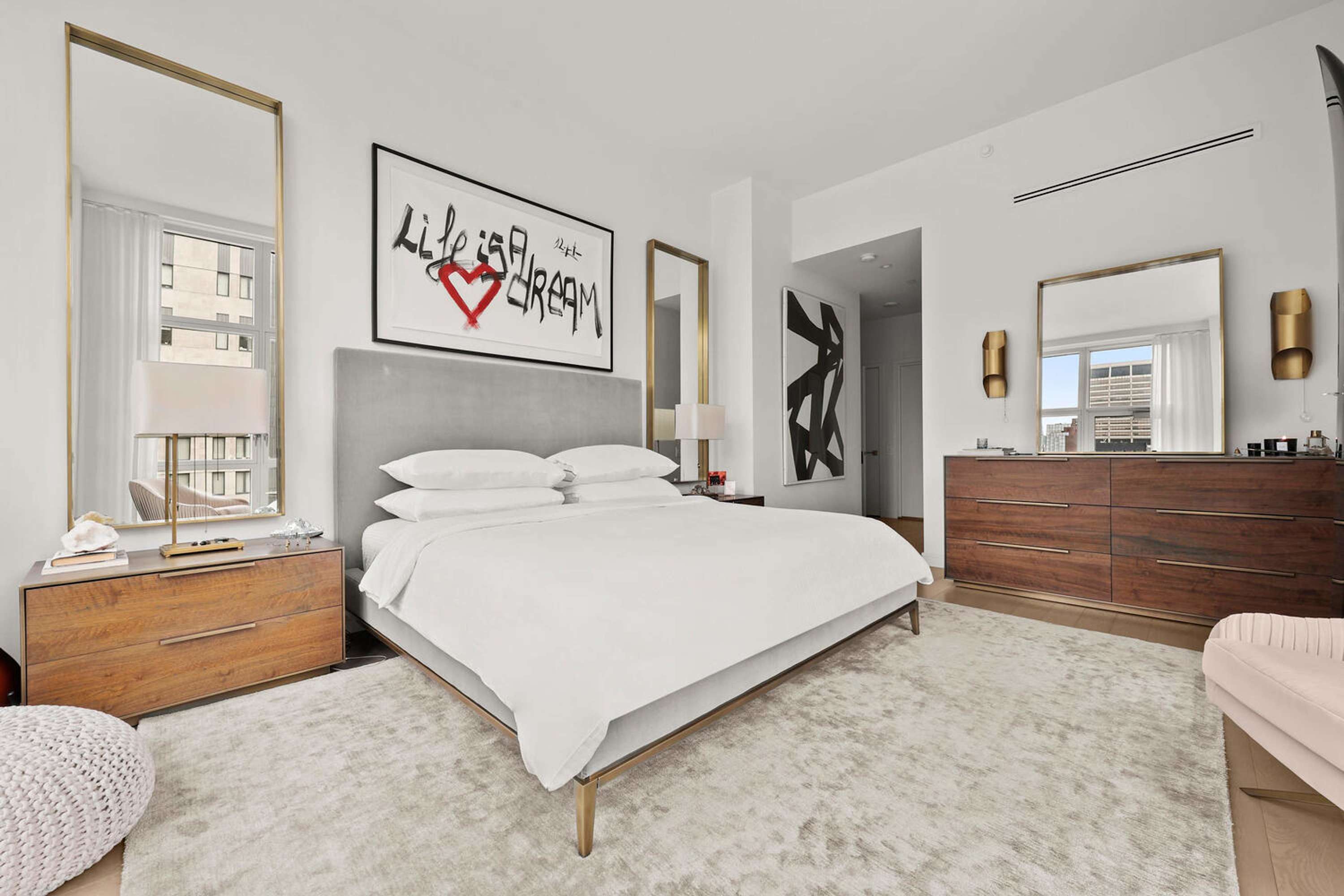 East Atelier | Turtle Bay | Upscale Loft with Private Terrace photo 11