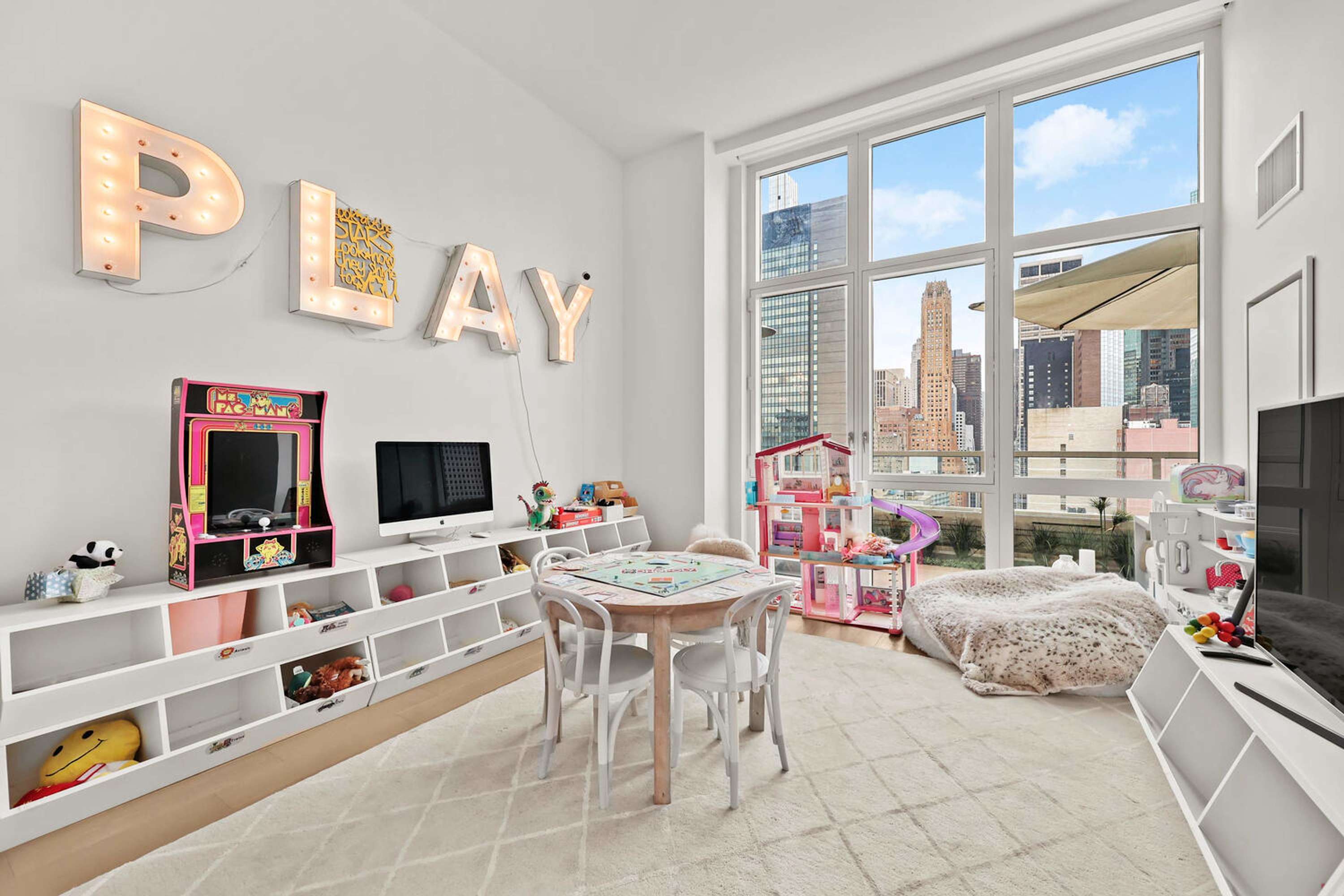 East Atelier | Turtle Bay | Upscale Loft with Private Terrace photo 26