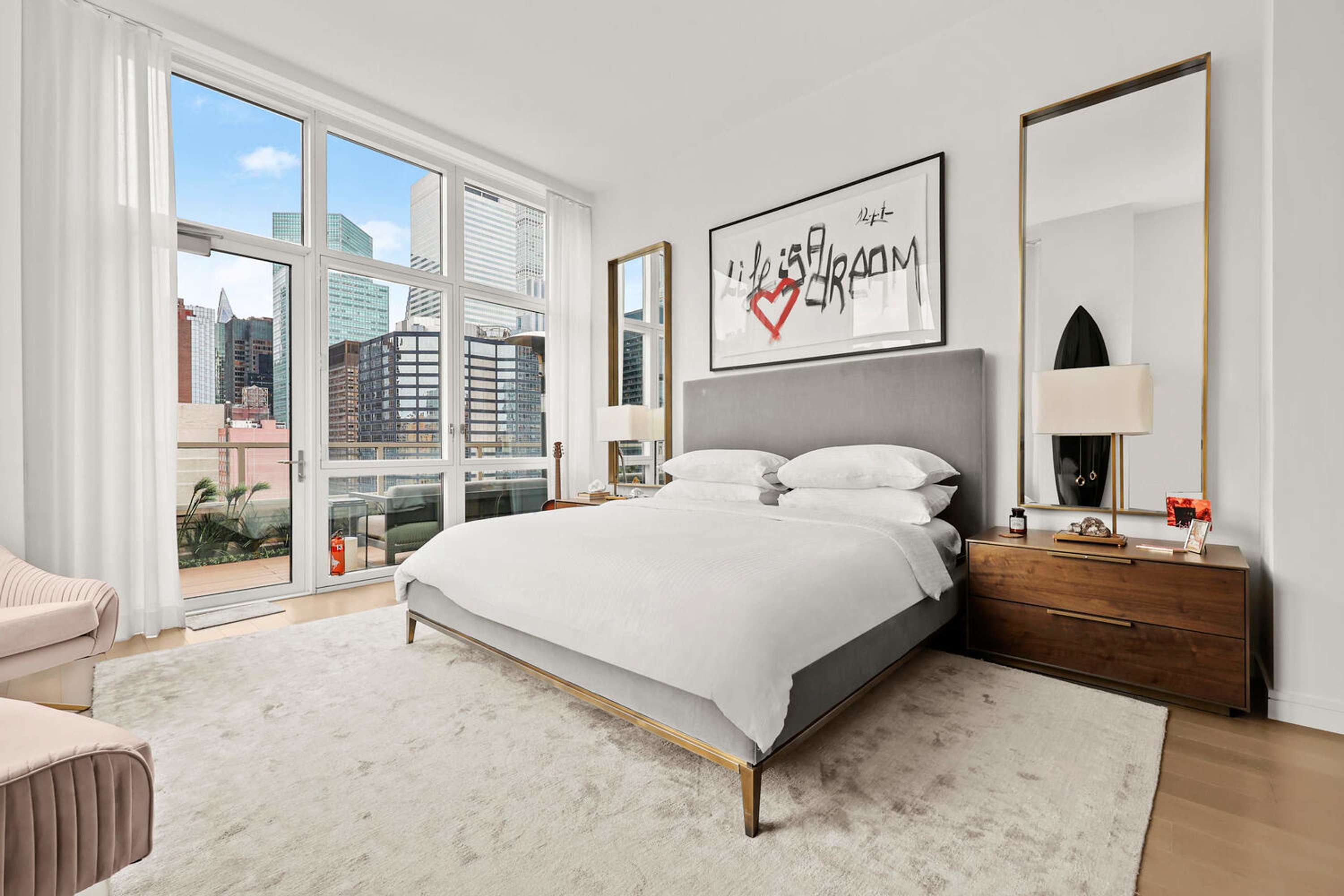 East Atelier | Turtle Bay | Upscale Loft with Private Terrace photo 12