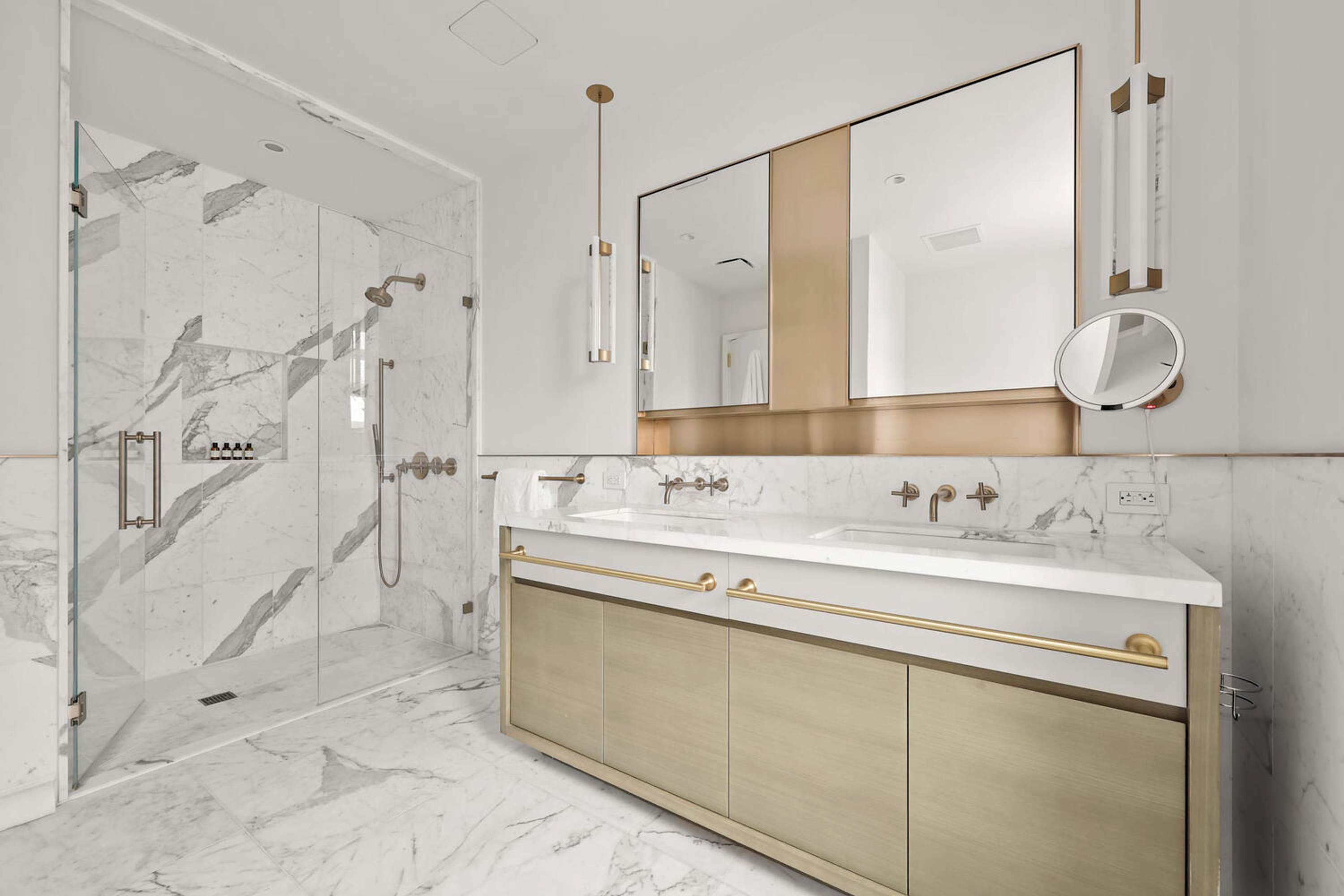 East Atelier | Turtle Bay | Upscale Loft with Private Terrace photo 14