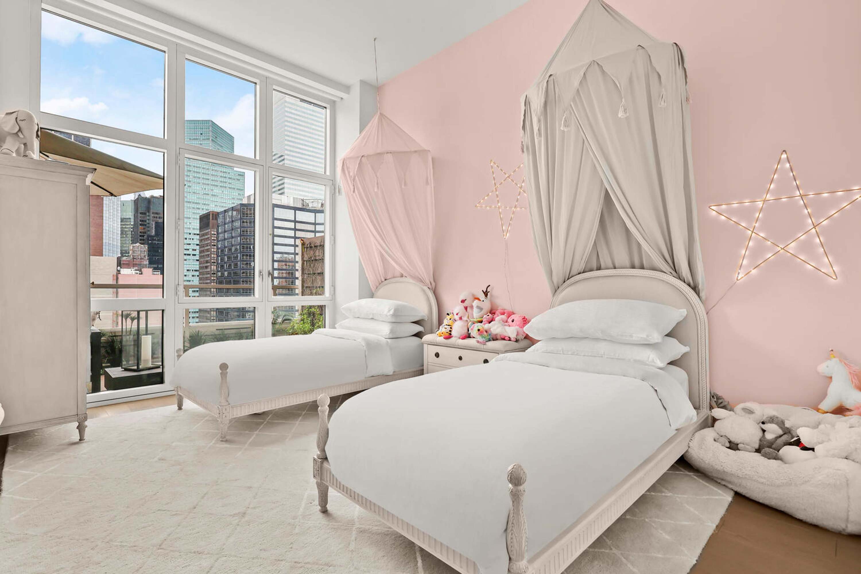 East Atelier | Turtle Bay | Upscale Loft with Private Terrace photo 4