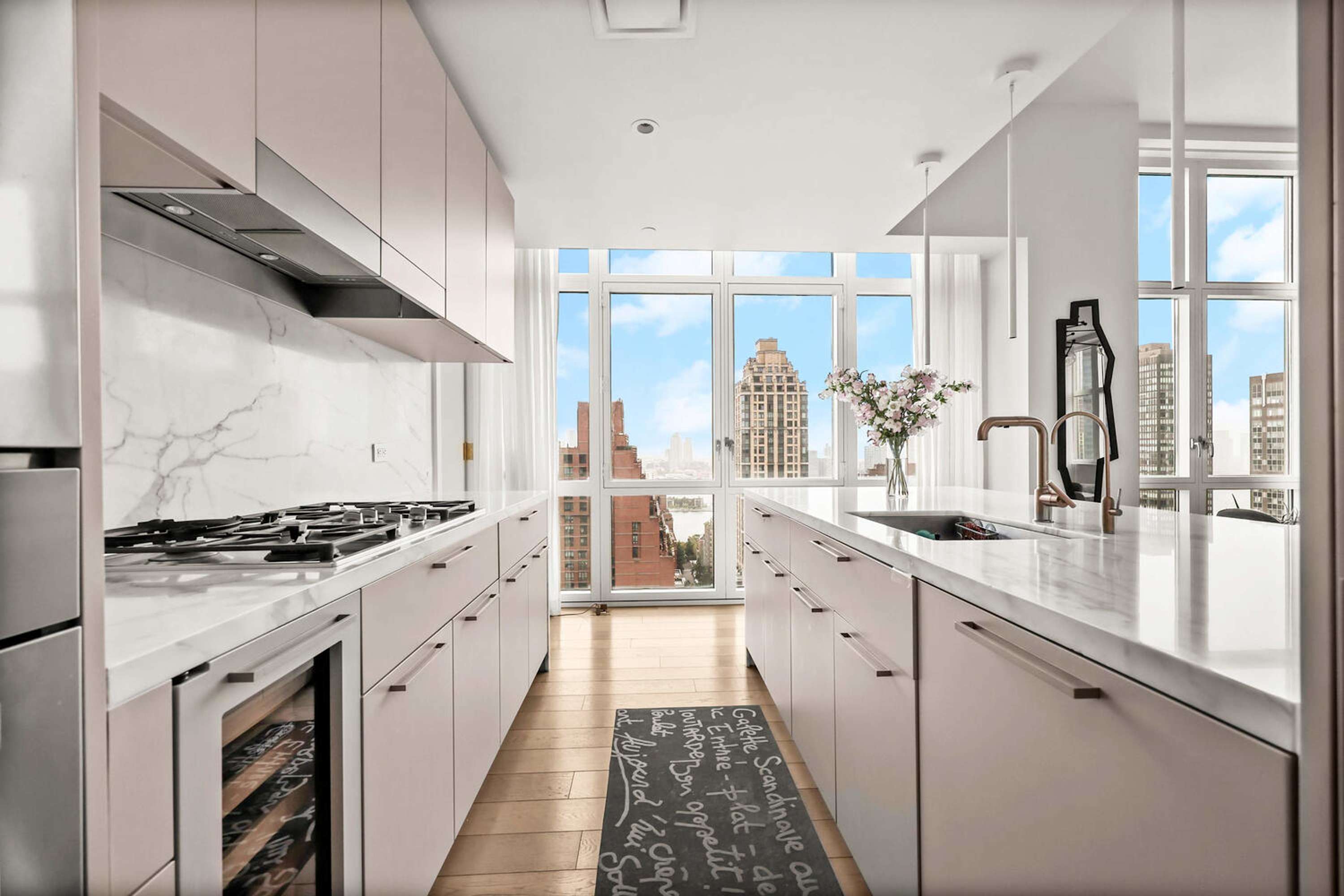 East Atelier | Turtle Bay | Upscale Loft with Private Terrace photo 10