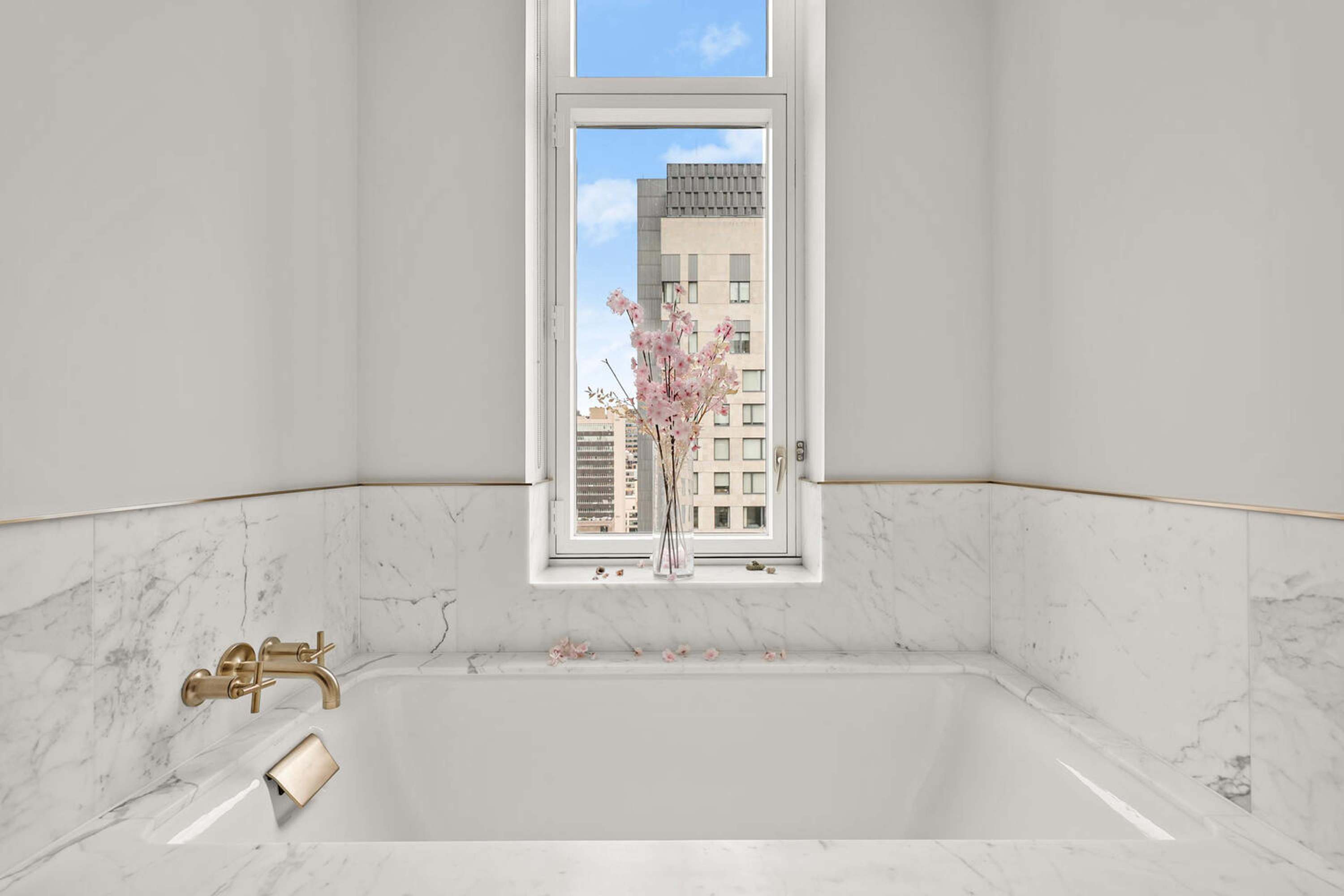 East Atelier | Turtle Bay | Upscale Loft with Private Terrace photo 24