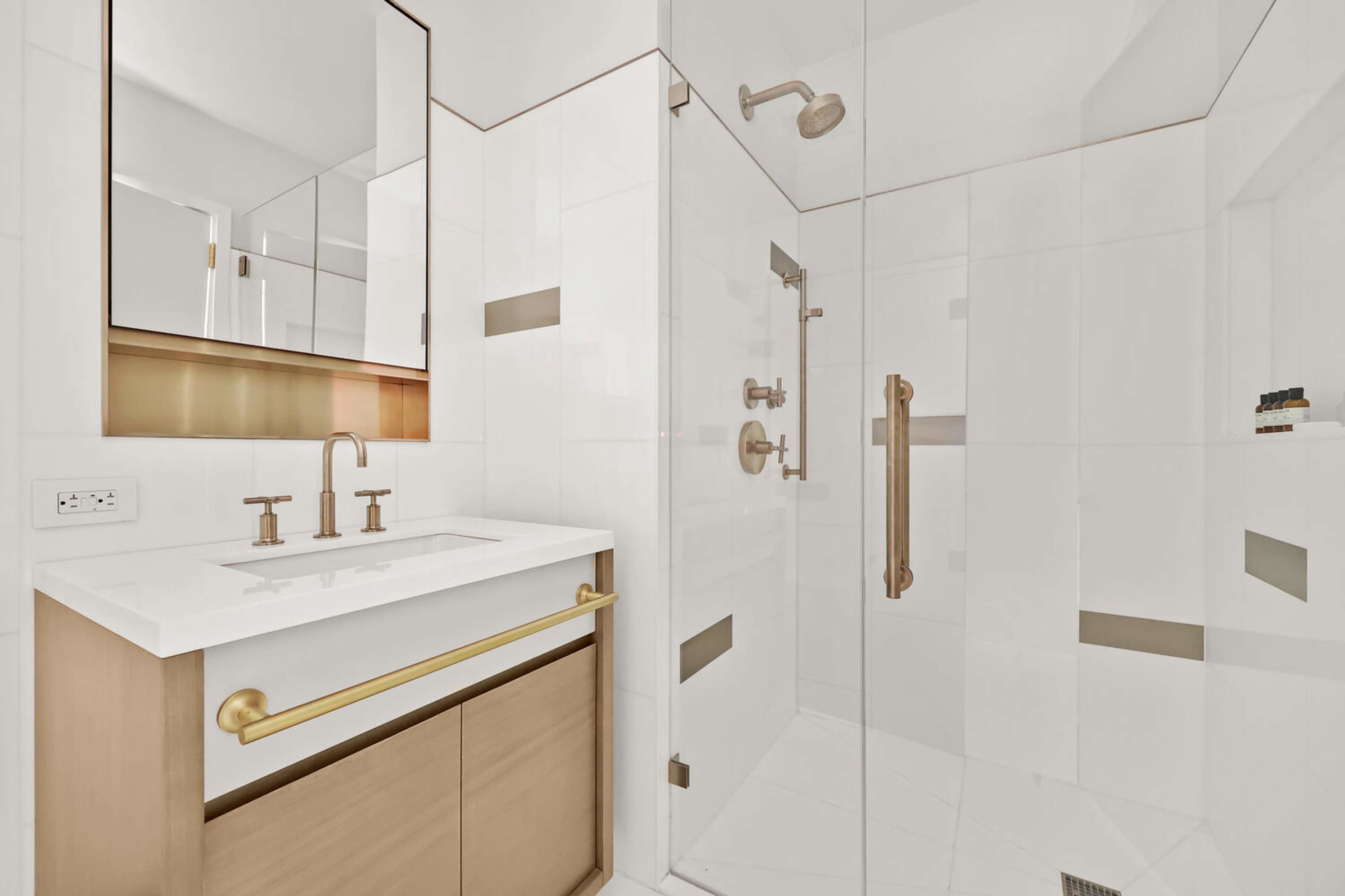 East Atelier | Turtle Bay | Upscale Loft with Private Terrace photo 16