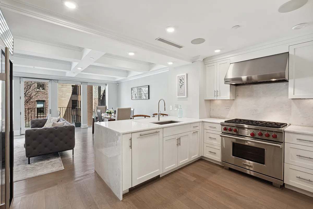 Easton Heights | Upper East Side | Penthouse with Balcony and Hot Tub photo 4