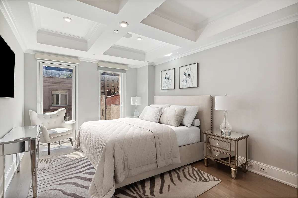 Easton Heights | Upper East Side | Penthouse with Balcony and Hot Tub photo 2