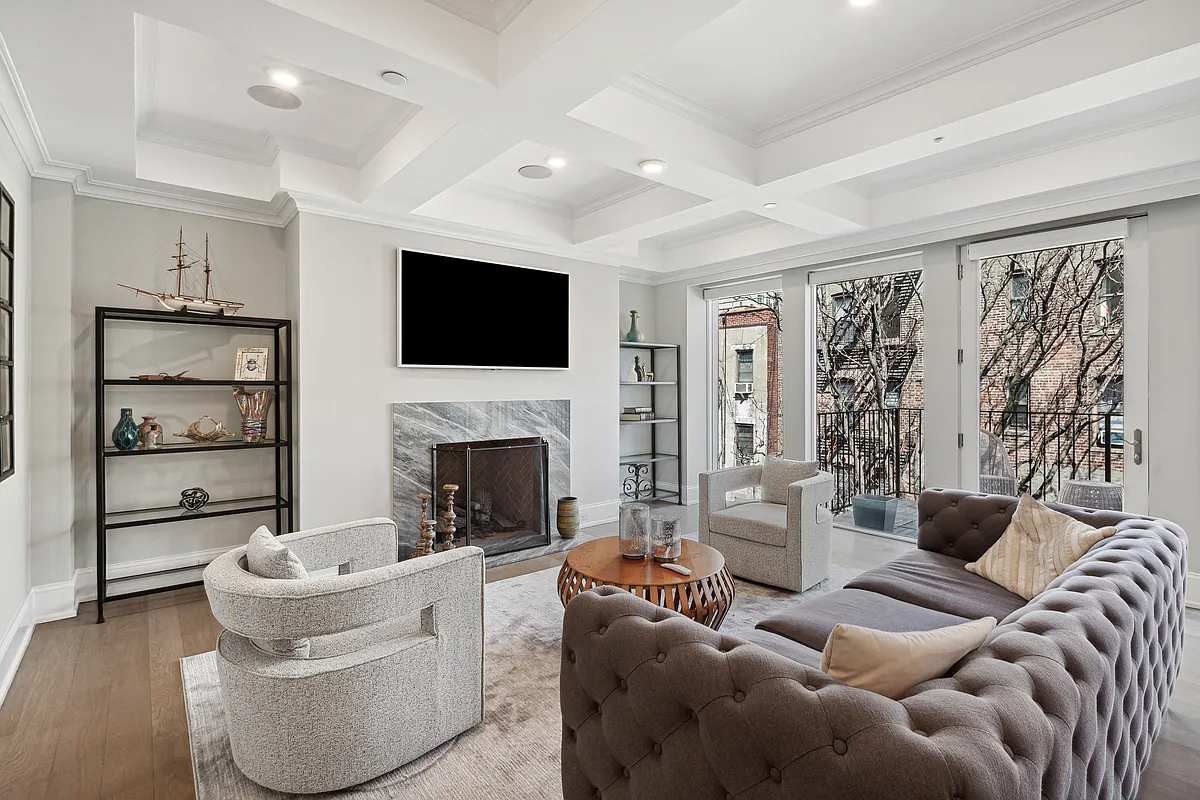 Easton Heights | Upper East Side | Penthouse with Balcony and Hot Tub photo 3