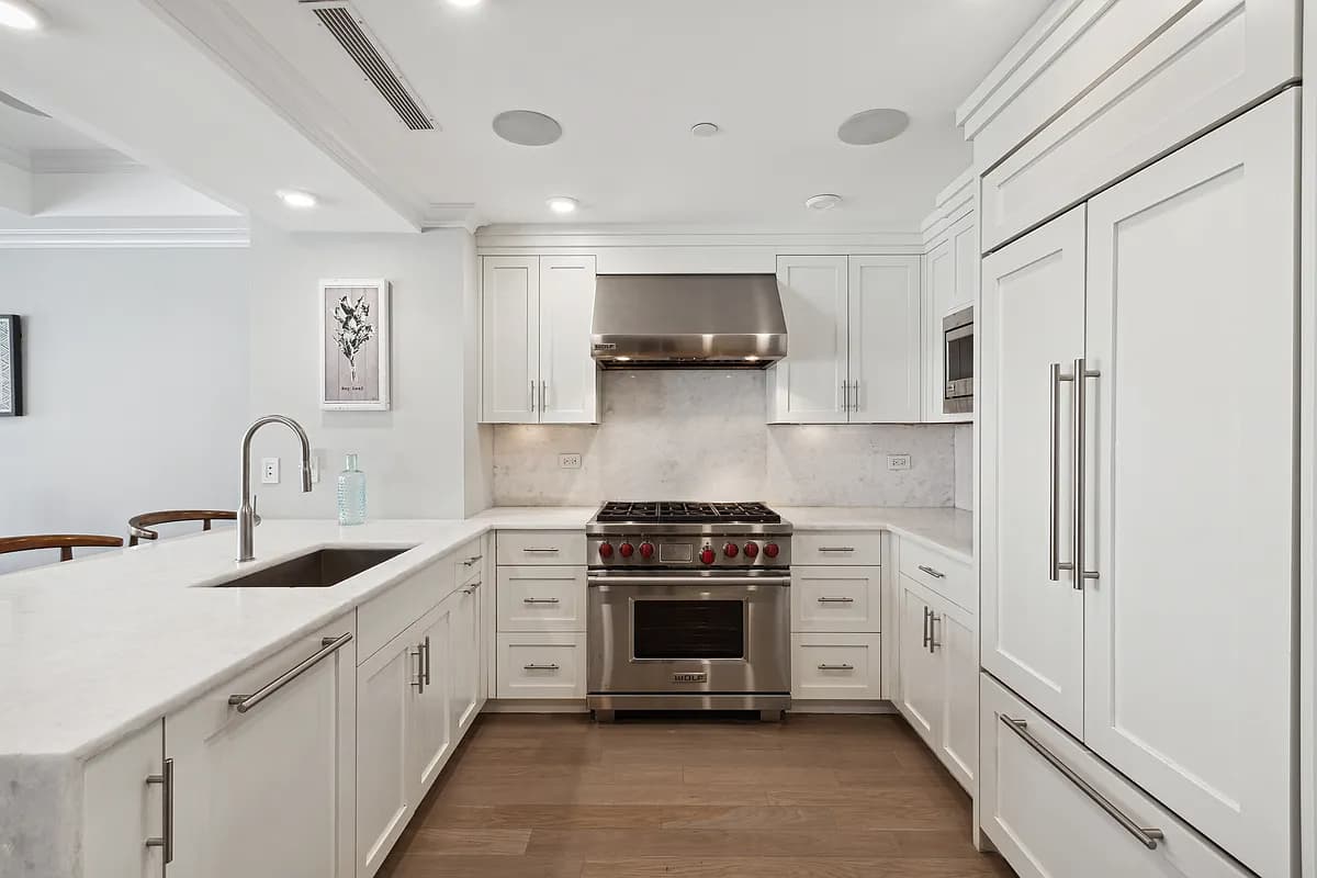 Easton Heights | Upper East Side | Penthouse with Balcony and Hot Tub photo 8