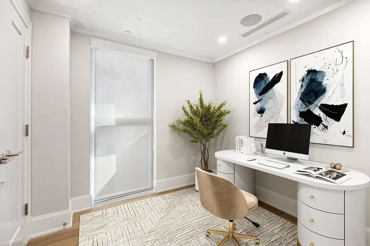 Easton Heights | Upper East Side | Penthouse with Balcony and Hot Tub photo 13