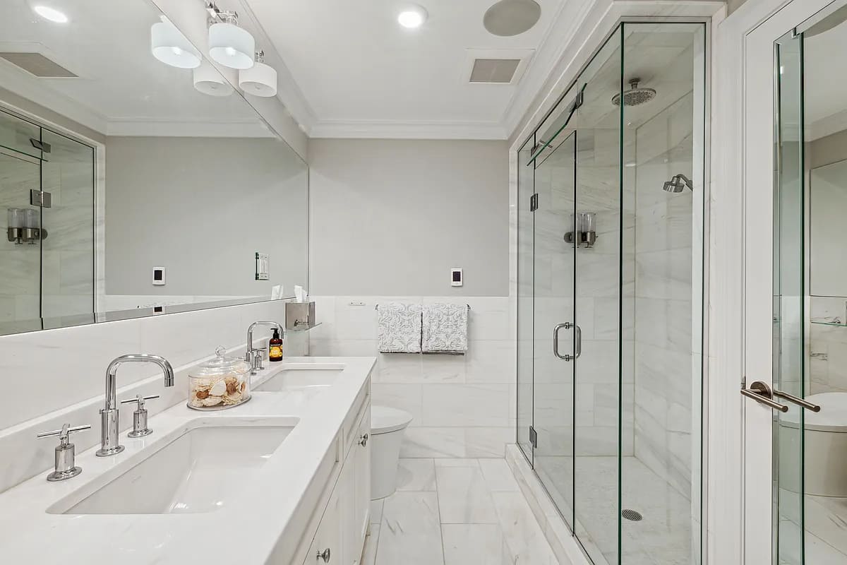 Easton Heights | Upper East Side | Penthouse with Balcony and Hot Tub photo 11