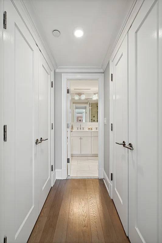 Easton Heights | Upper East Side | Penthouse with Balcony and Hot Tub photo 10