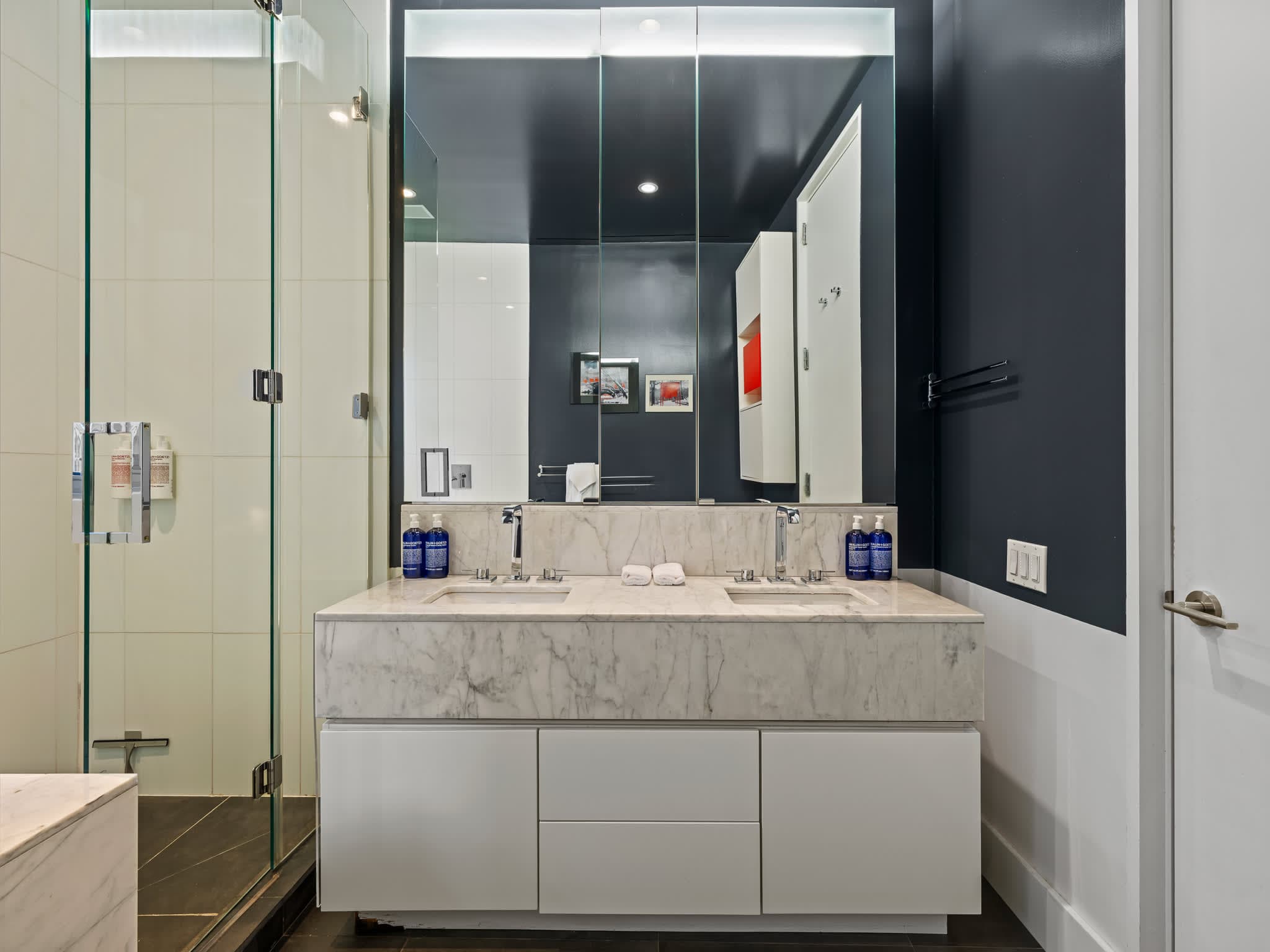 Washington Loft | Tribeca | Designer Loft with Private Balcony photo 24