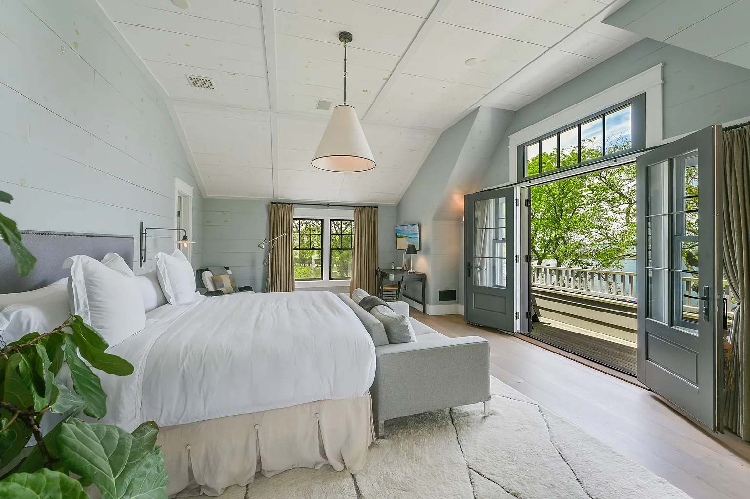 Wooleys Wharf | Southampton | Waterfront Estate with Dock & Pool photo 11