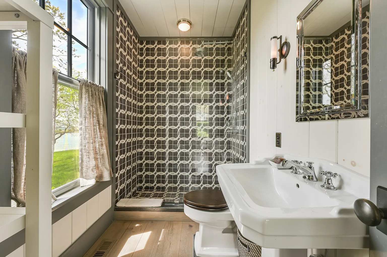 Wooleys Wharf | Southampton | Waterfront Estate with Dock & Pool photo 15