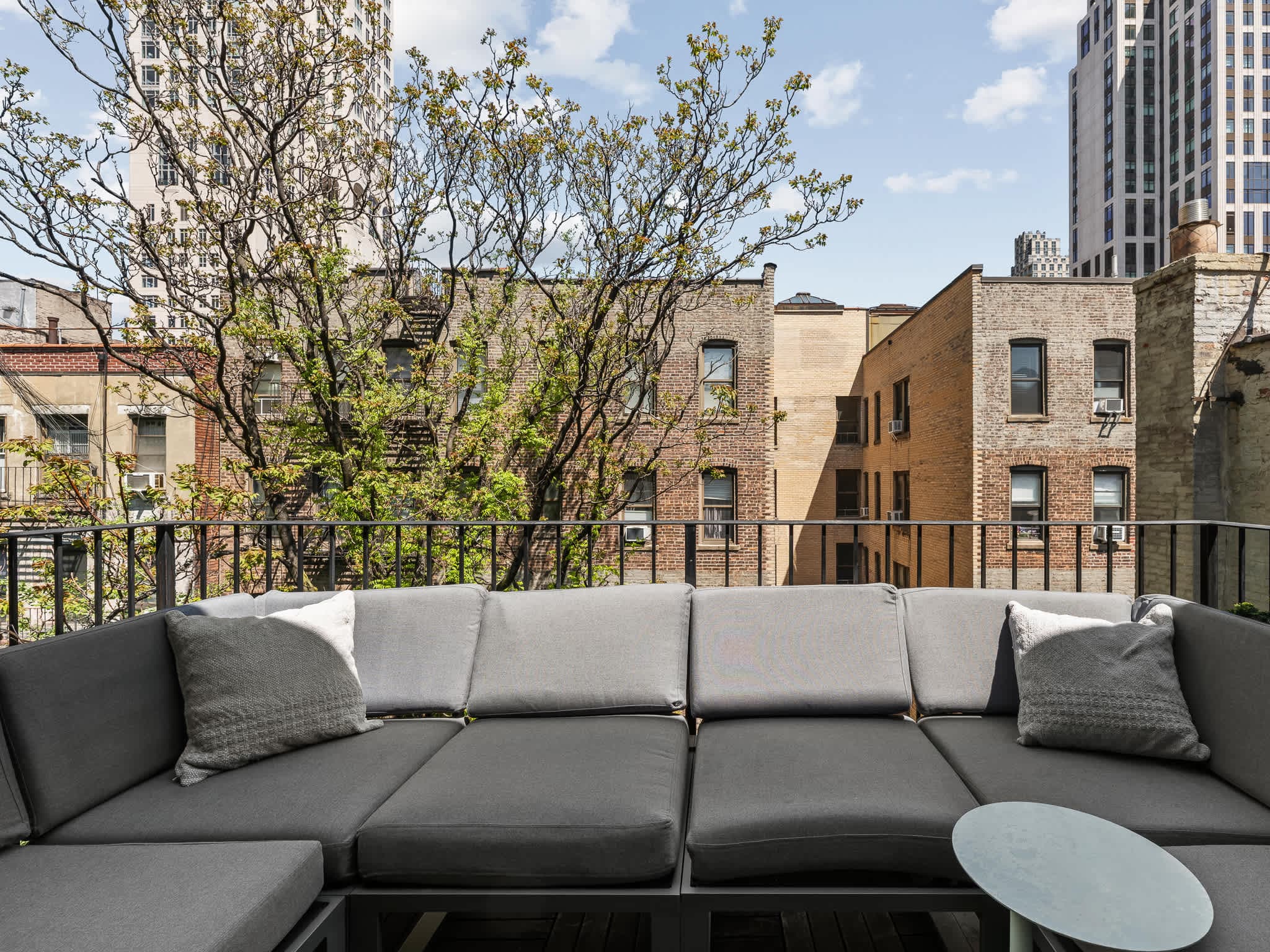 Easton Heights | Upper East Side | Penthouse with Balcony and Hot Tub photo 18