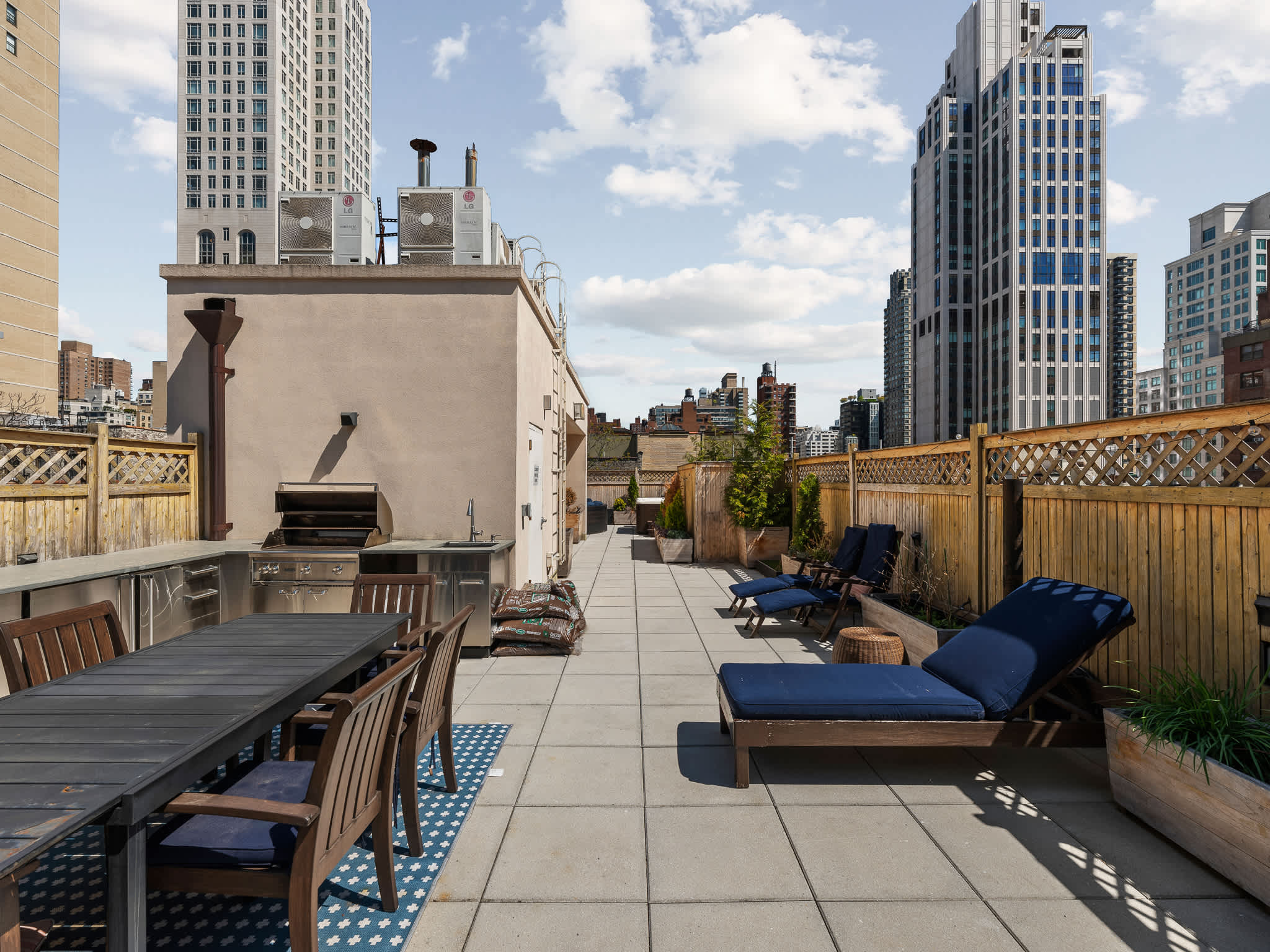 Easton Heights | Upper East Side | Penthouse with Balcony and Hot Tub photo 5
