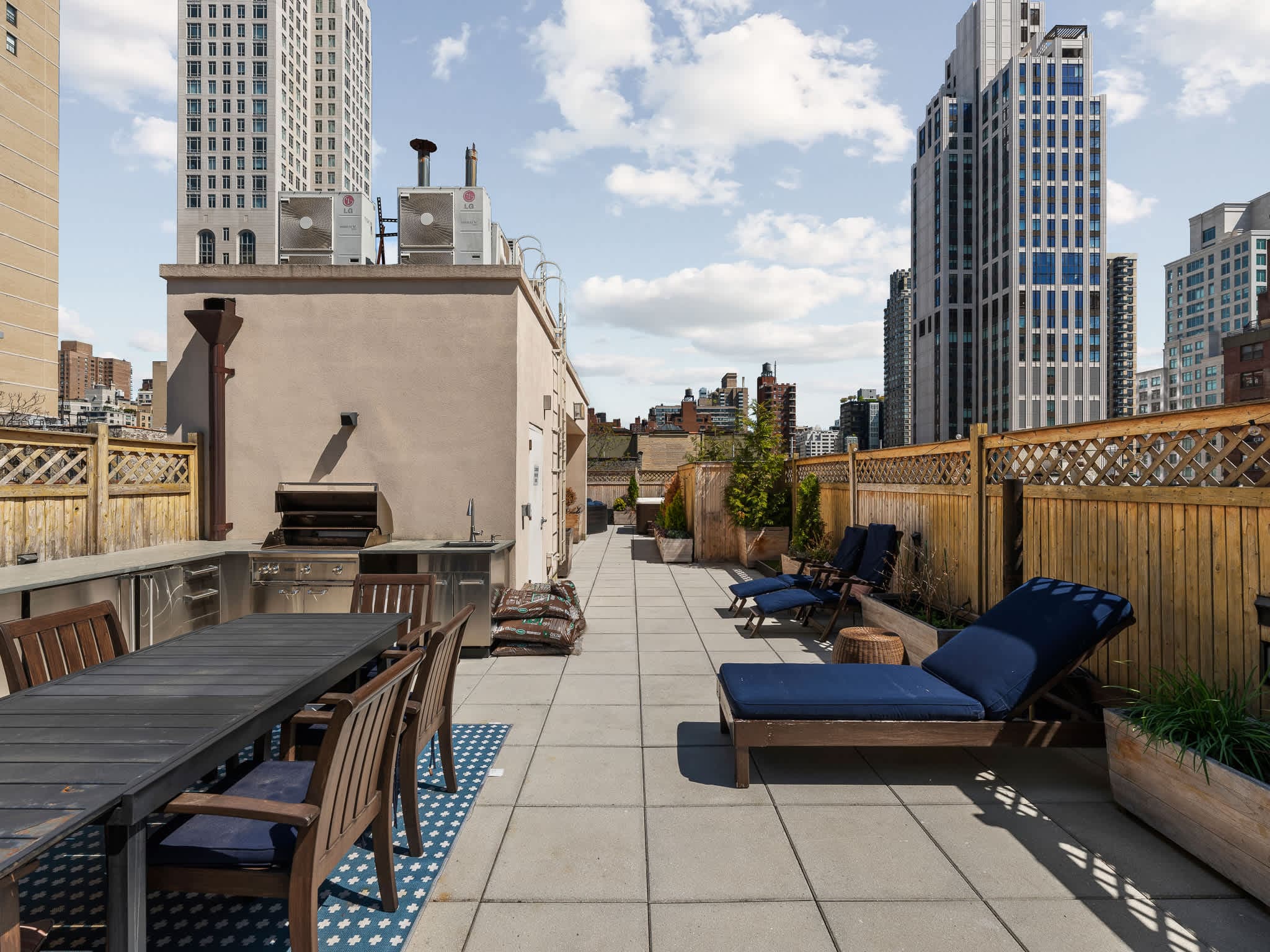 Easton Heights | Upper East Side | Penthouse with Balcony and Hot Tub photo 5