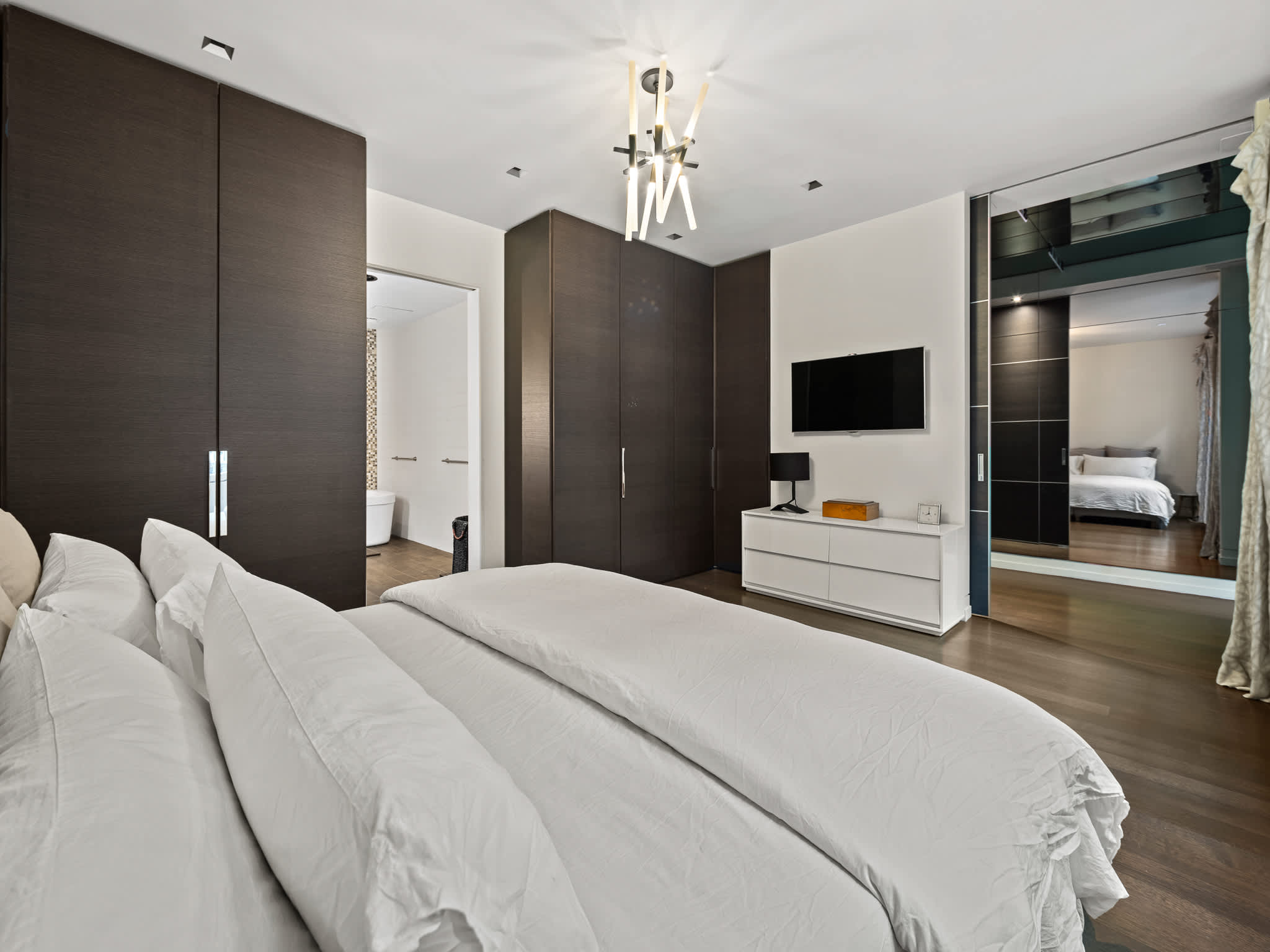 Cobble Loft | Tribeca | Spacious Loft with City Views photo 12