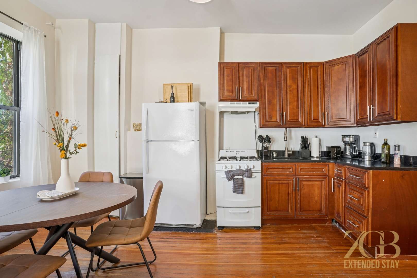 Lenox House III | Lenox Hill | Stylish Apartment photo 5