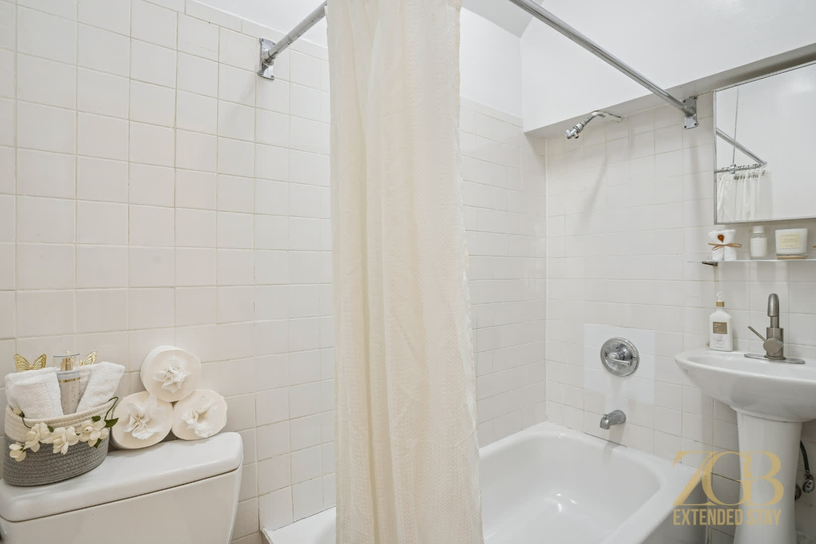 Lenox House III | Lenox Hill | Stylish Apartment photo 6