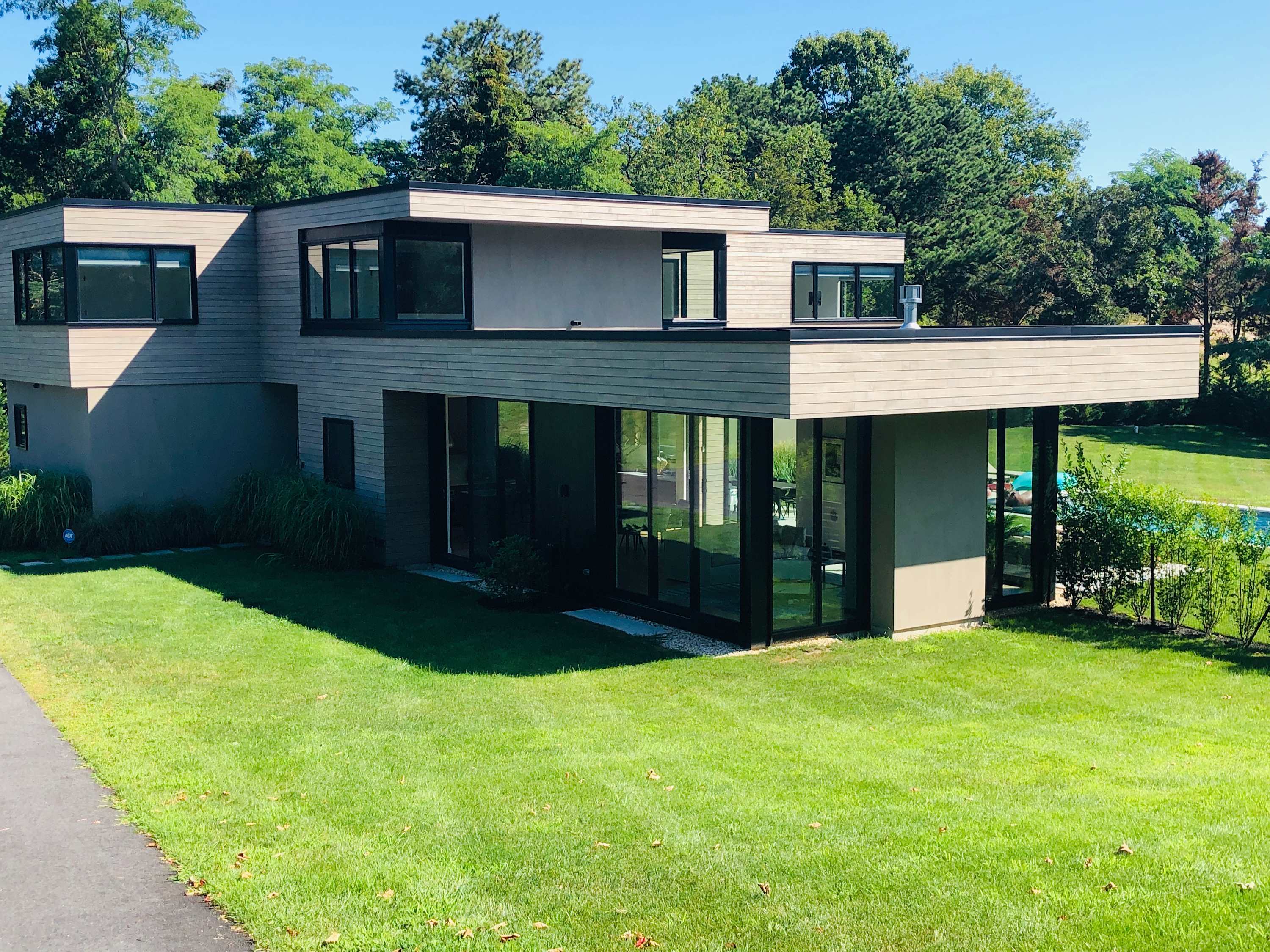 Eastway Estate | Southampton| Home with Private Pool main photo