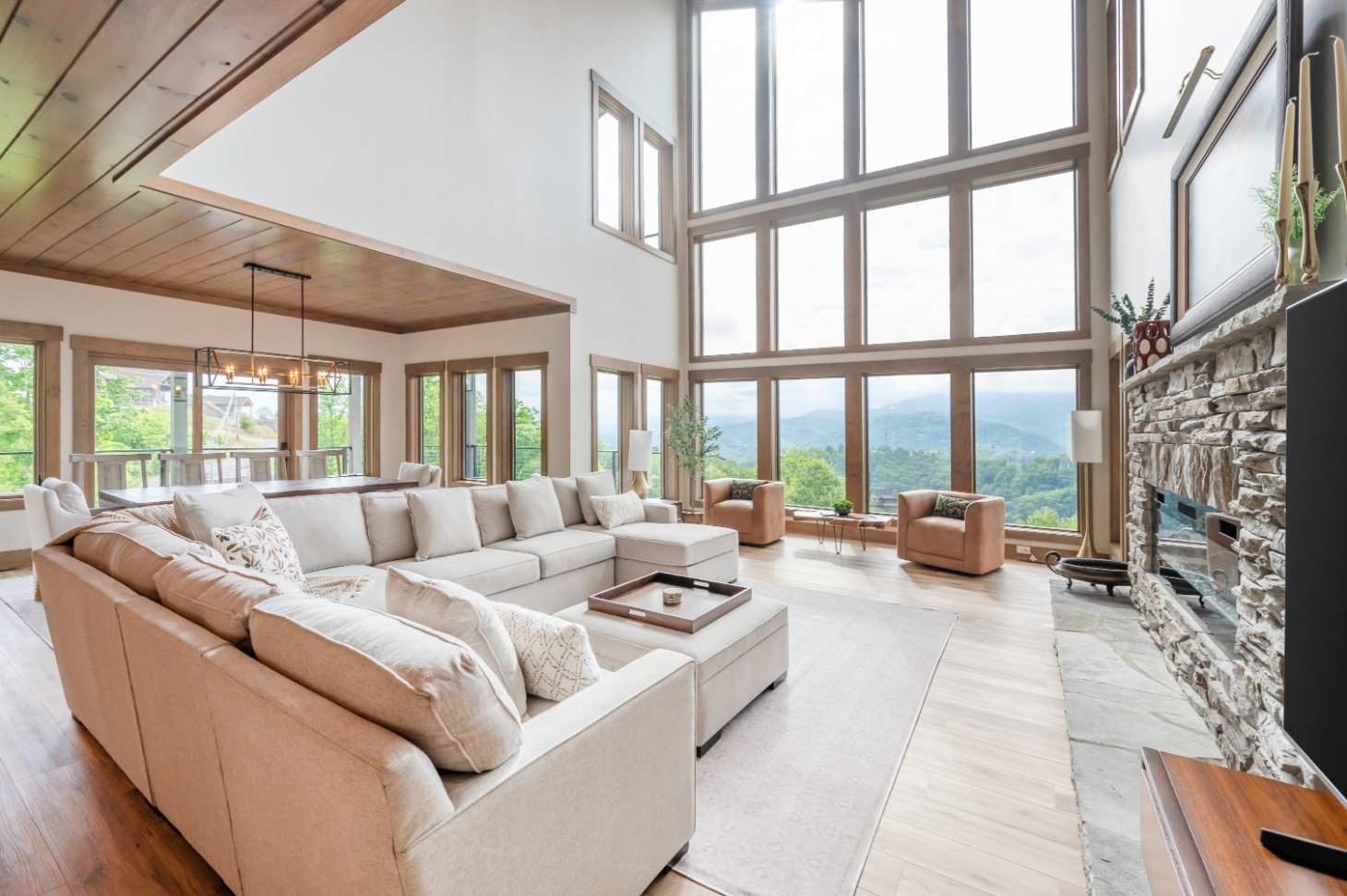 Highcrest Vista | Gatlinburg | Home with Hot Tub, BBQ and Mountain Views photo 2