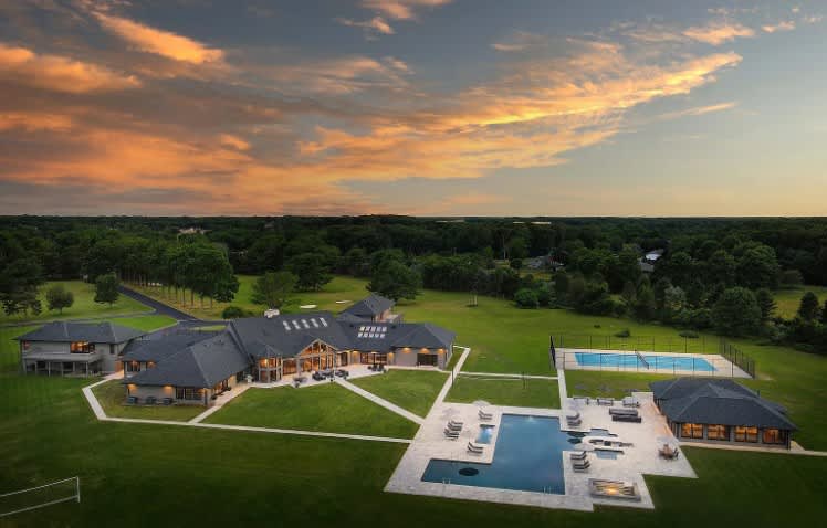 Mattaccino | New Jersey | Estate w/ Pool & Spa photo 2