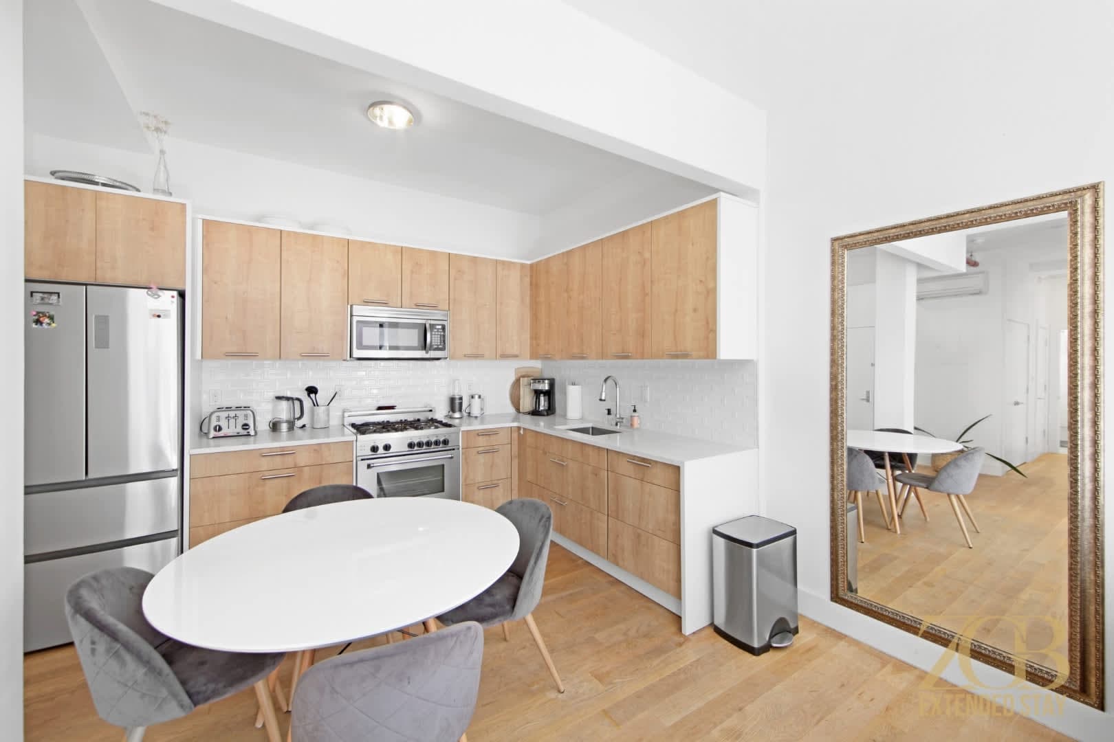 Westlight Place 43 | Hell's Kitchen | Stylish Apartment photo 4