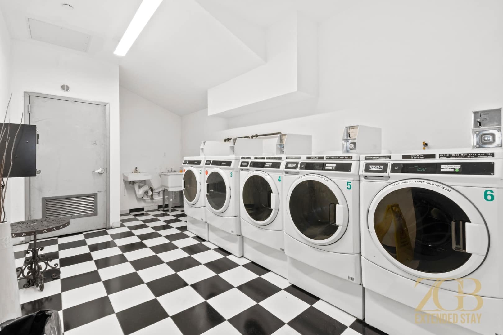 Westlight Place 43 | Hell's Kitchen | Stylish Apartment photo 10