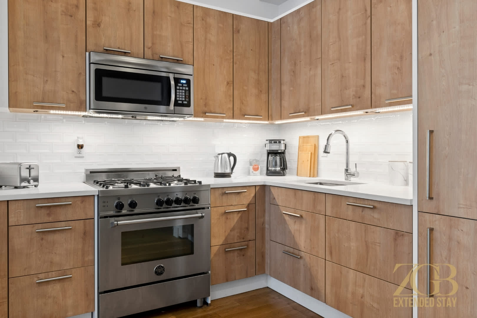 Westlight Place 42 | Hell’s Kitchen | Modern Apartment with Elevator photo 4
