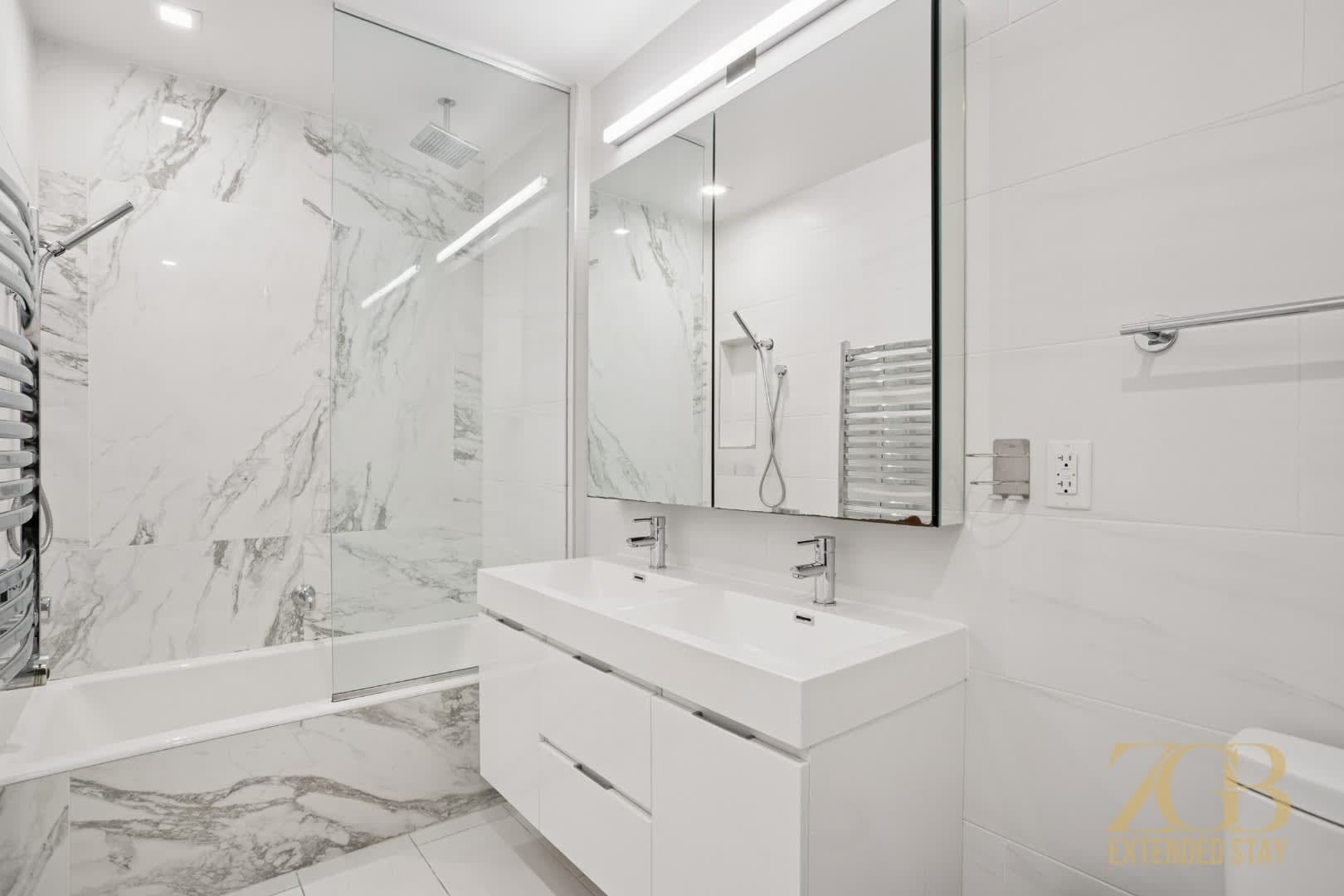 Westward VI | Chelsea | Elegant Apt with Elevator photo 9