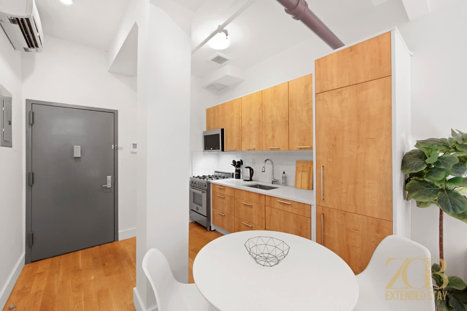 Westlight Place 44 | Hell's Kitchen | Chic Studio Apartment photo 3