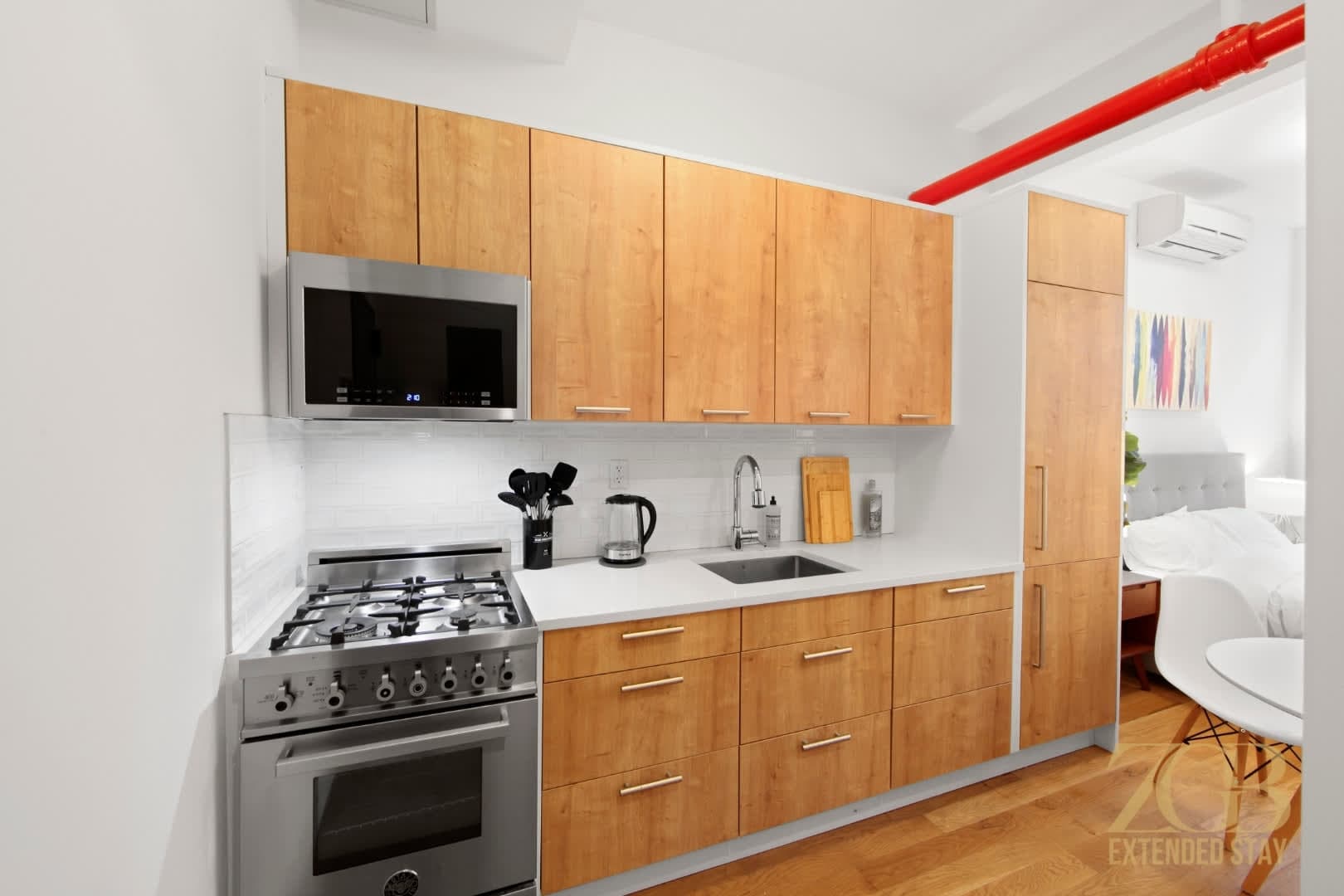 Westlight Place 44 | Hell's Kitchen | Chic Studio Apartment photo 5