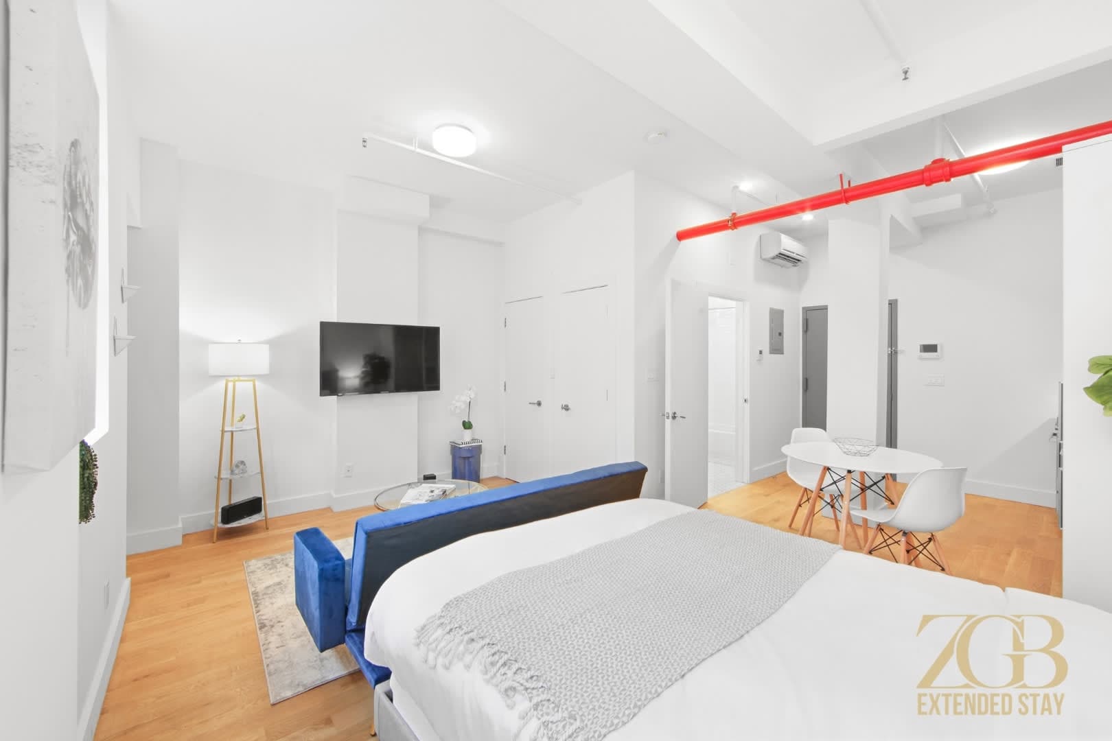Westlight Place 44 | Hell's Kitchen | Chic Studio Apartment photo 11