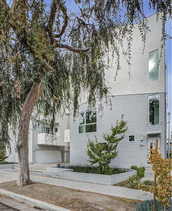 Otsego Heights | North Hollywood | Modern Home with Rooftop Deck photo 24