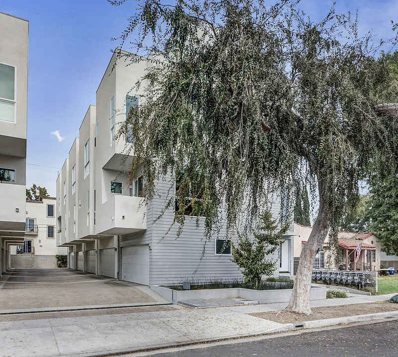 Otsego Heights | North Hollywood | Modern Home with Rooftop Deck photo 23